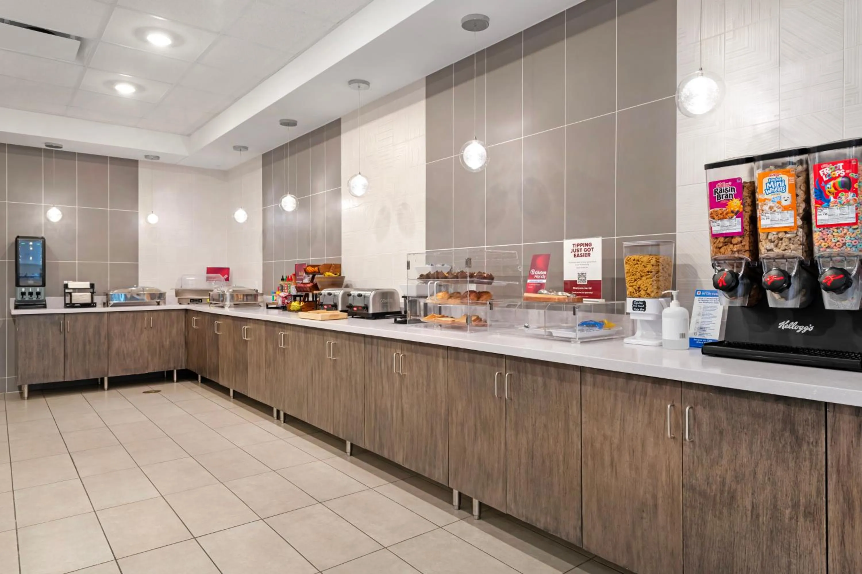 Buffet breakfast in Best Western Plus Grand Rapids MN