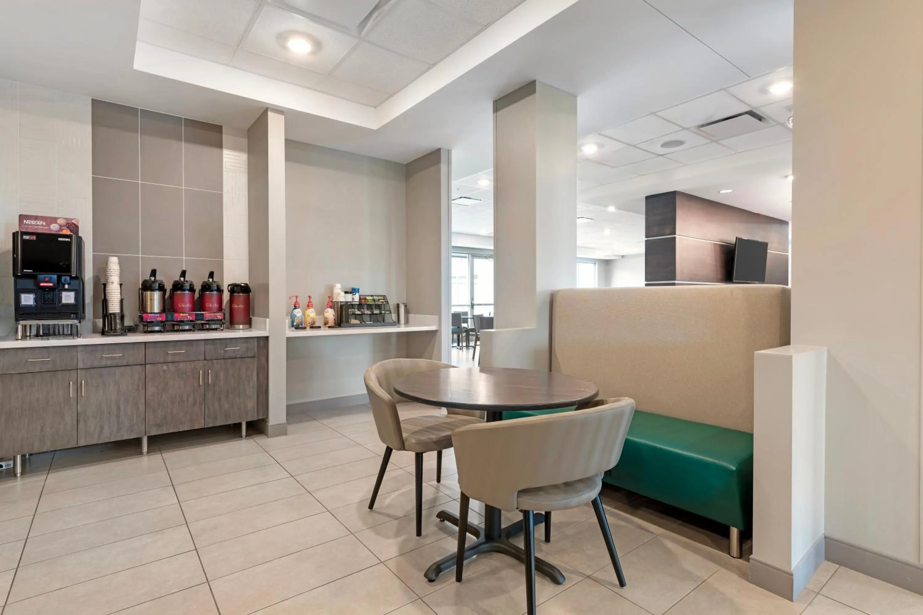 Dining area in Best Western Plus Grand Rapids MN