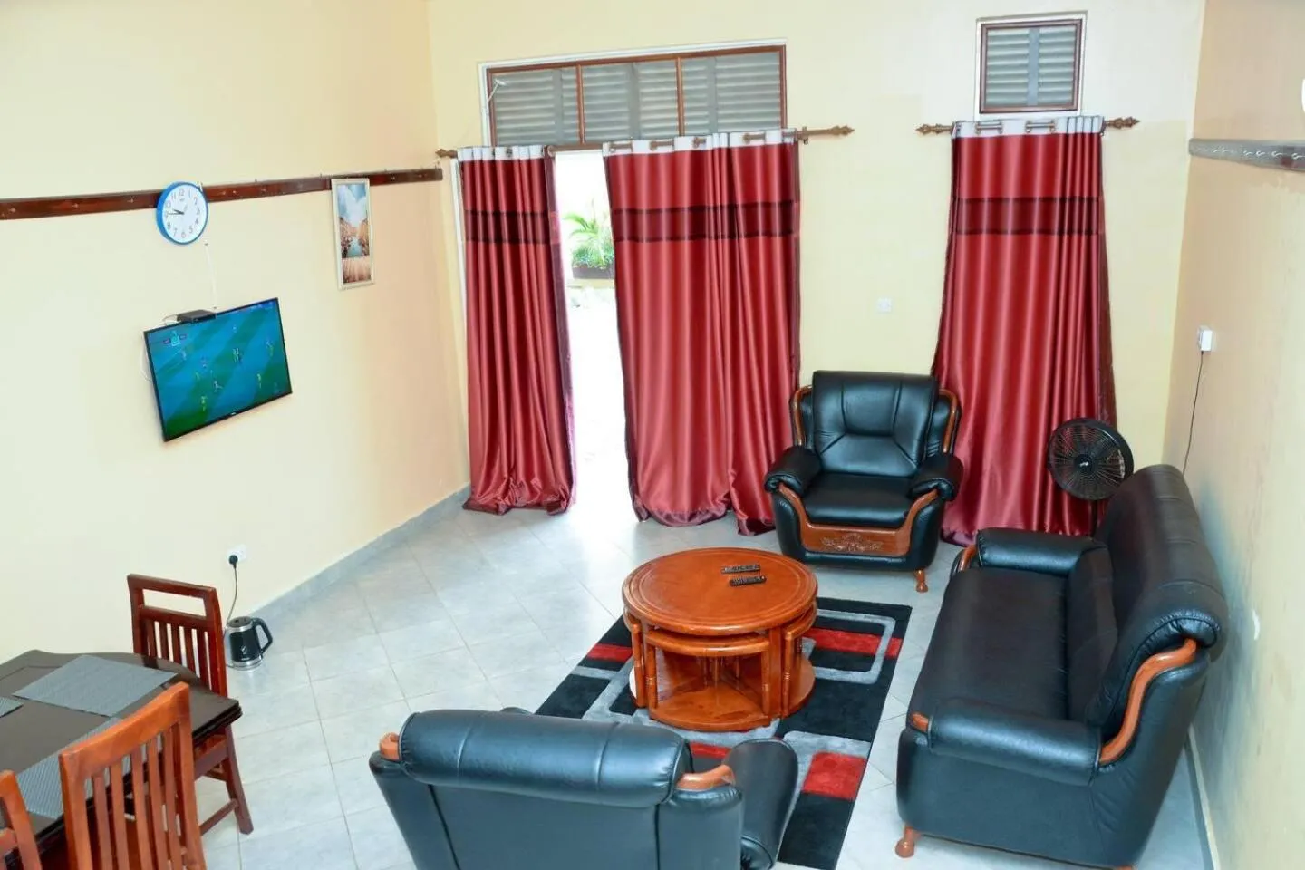 Apt - Sleeps - Parking - Pet friendly