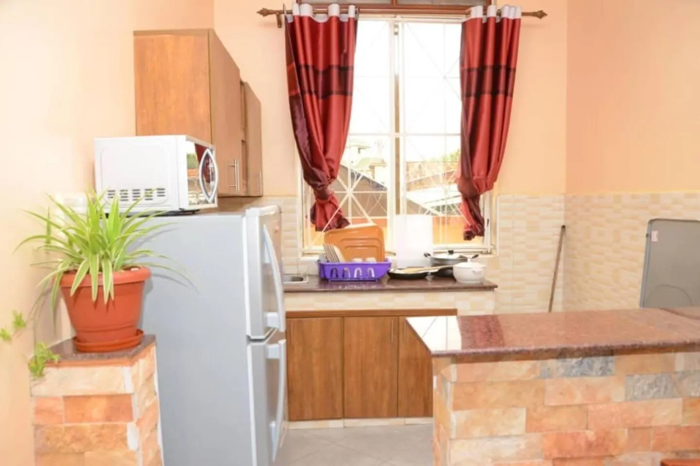 Apt - Sleeps - Parking - Pet friendly
