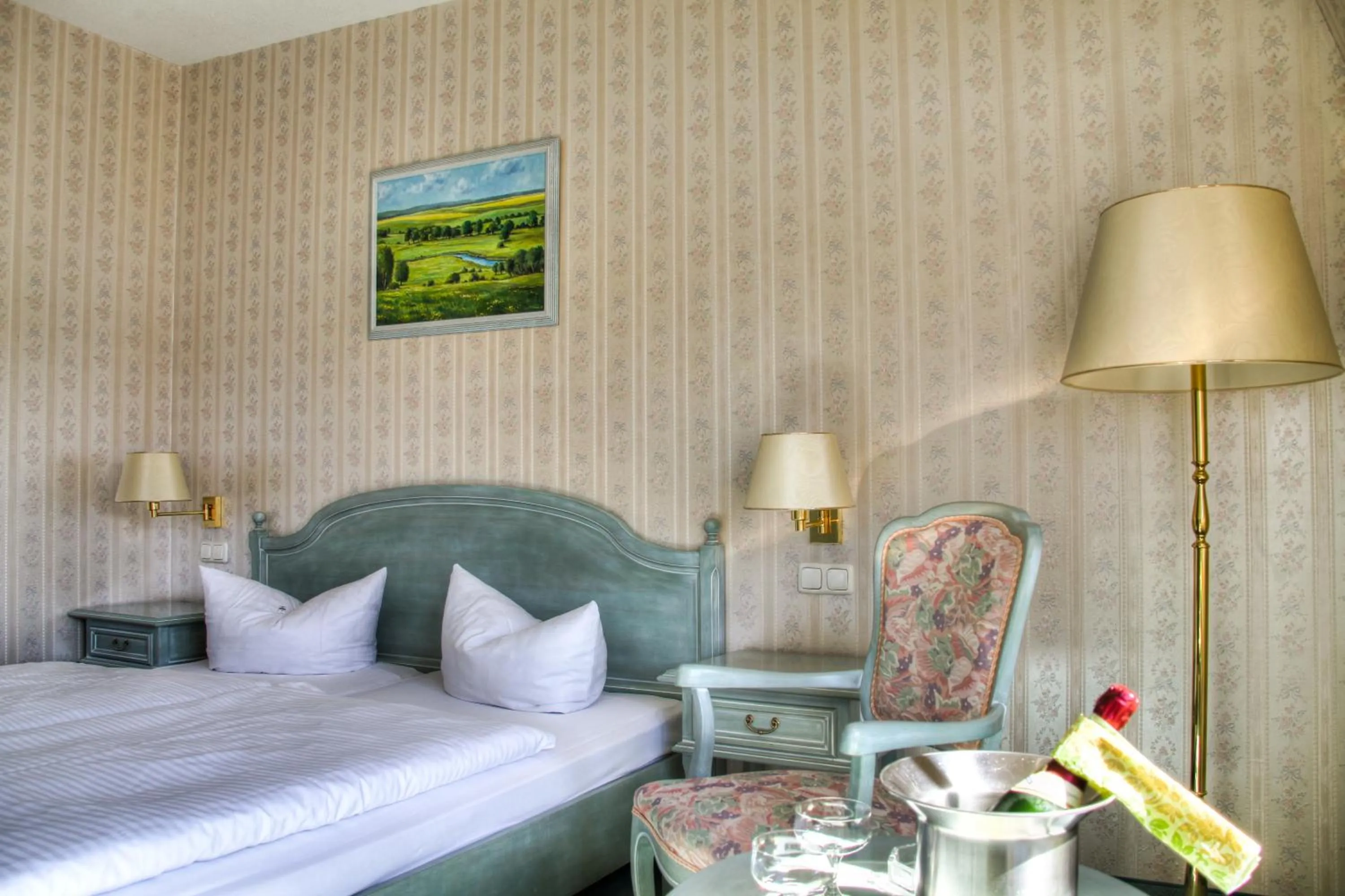 Bed in Hotel am Markt Altentreptow