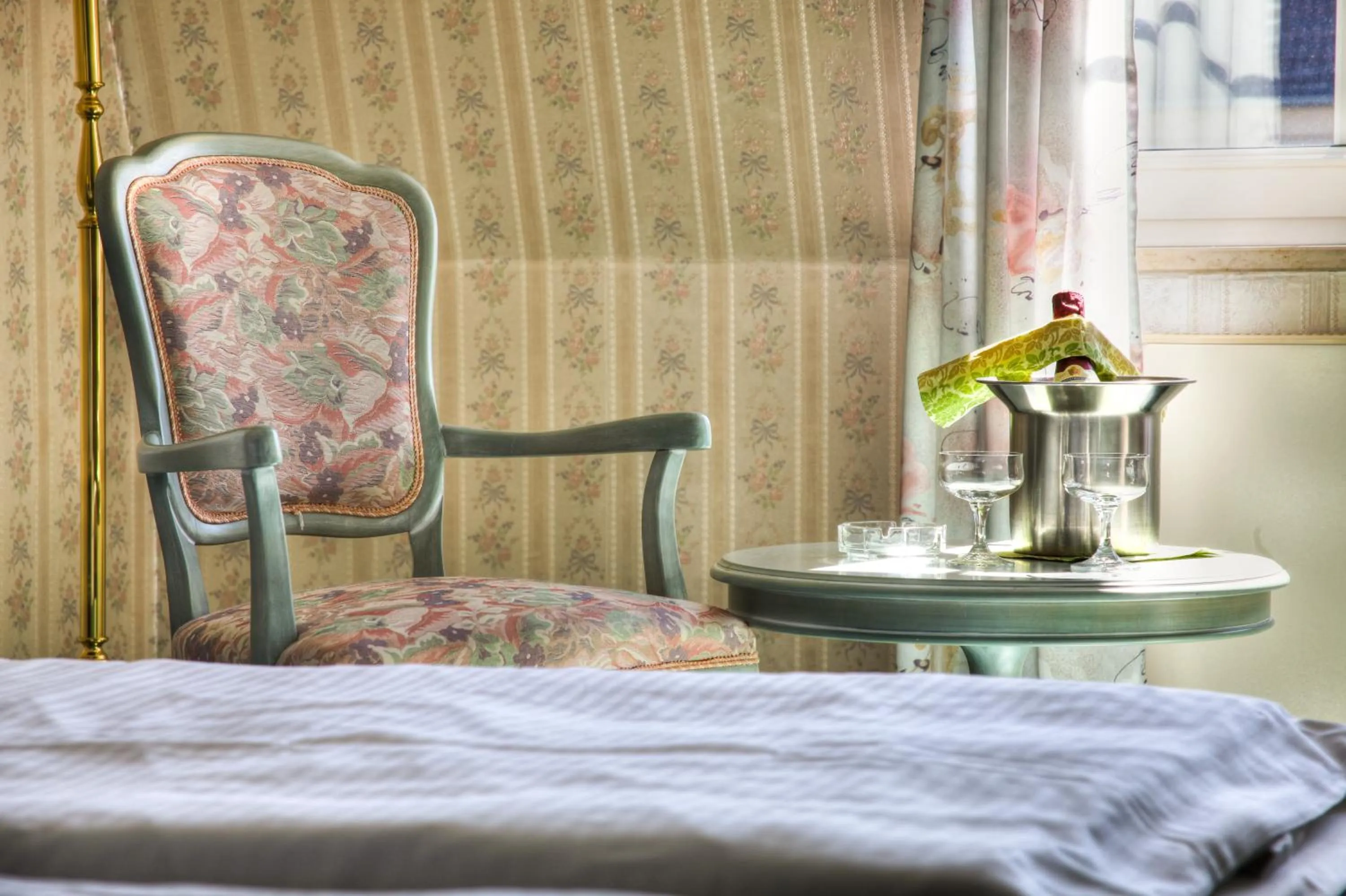 Bed in Hotel am Markt Altentreptow