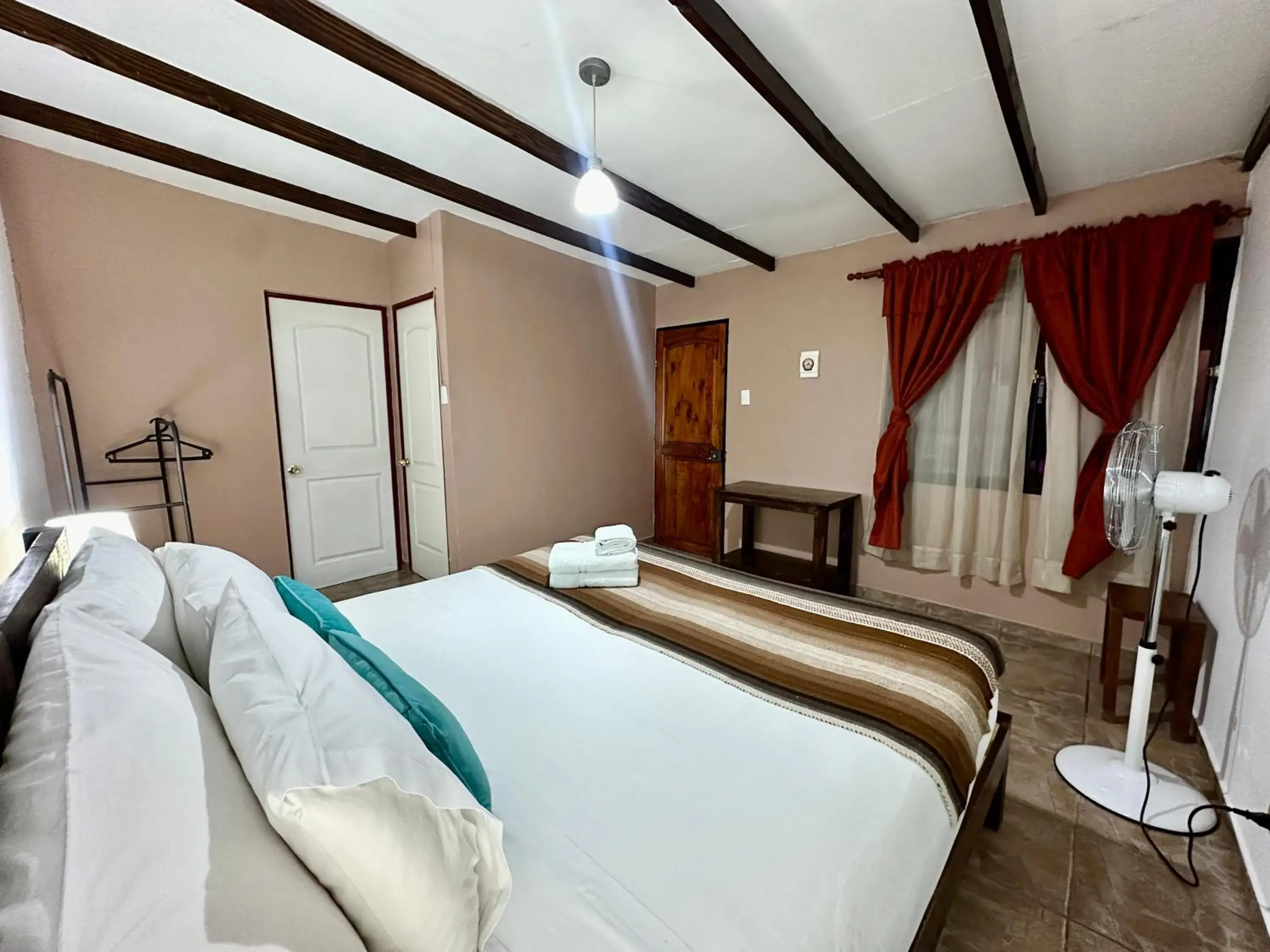 Double or Twin Room with Private Bathroom - single occupancy in Hostal Qachi Chentura Double or Twin Room with Private Bathroom - single occupancy in Hostal Qachi Chentura