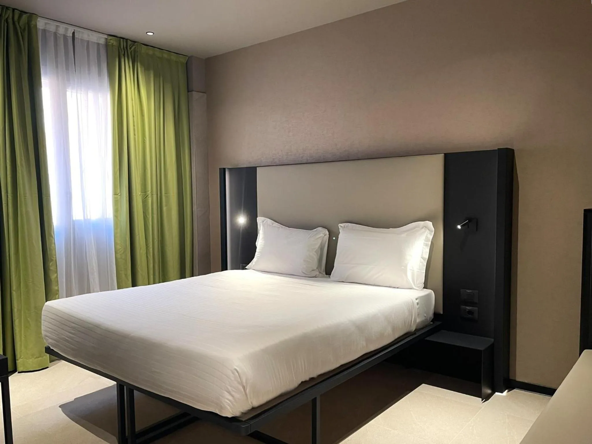 Bedroom, Bed in Scarlatti Hotel Milano