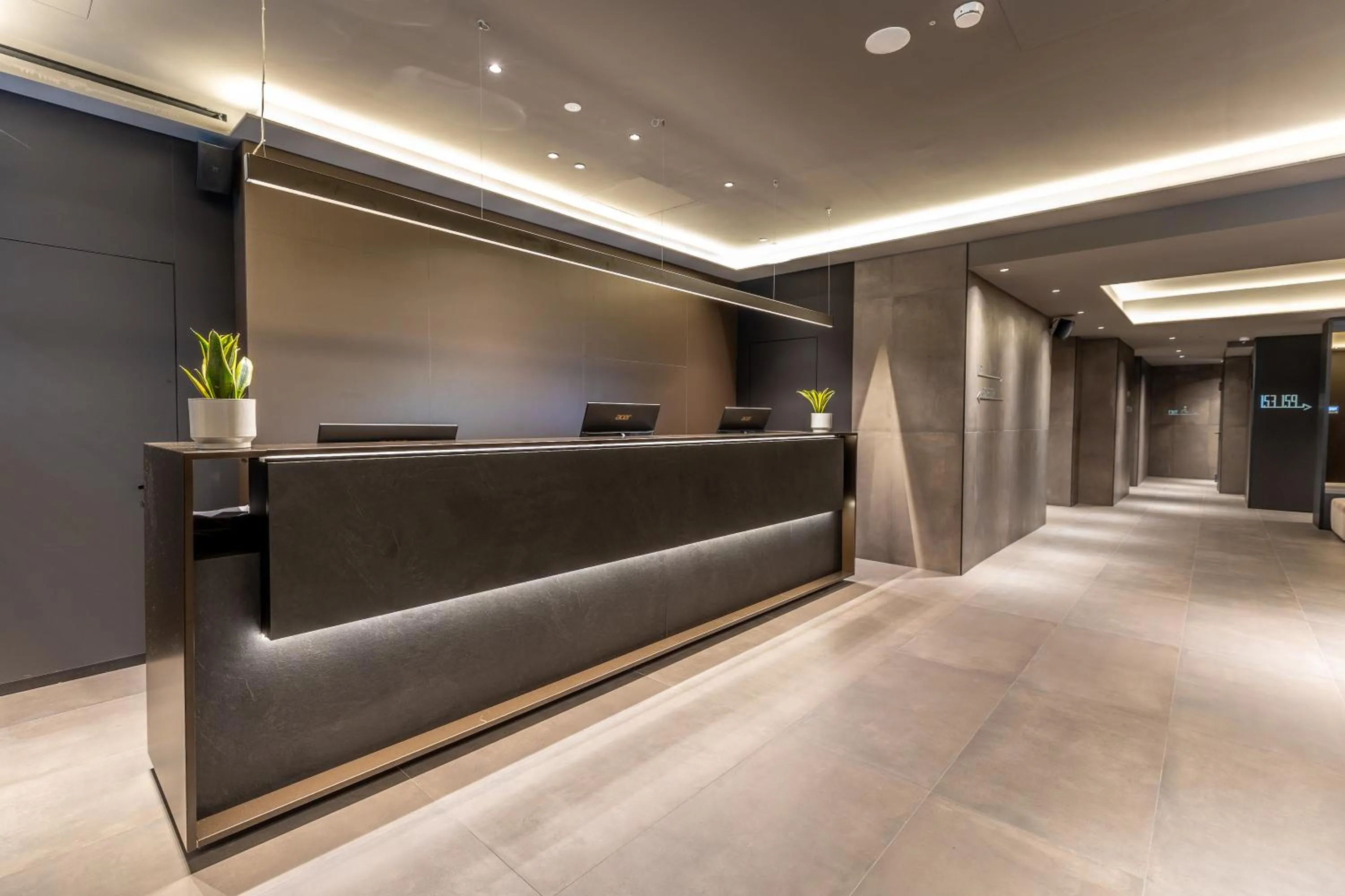 Lobby or reception in Scarlatti Hotel Milano