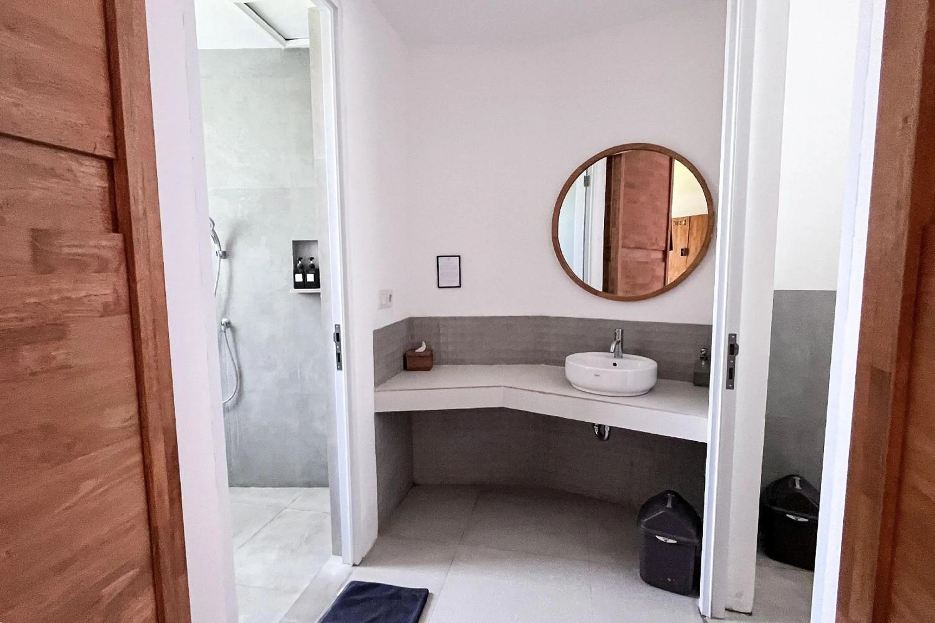 Bathroom in Coco & Pineapple Pants Hostel