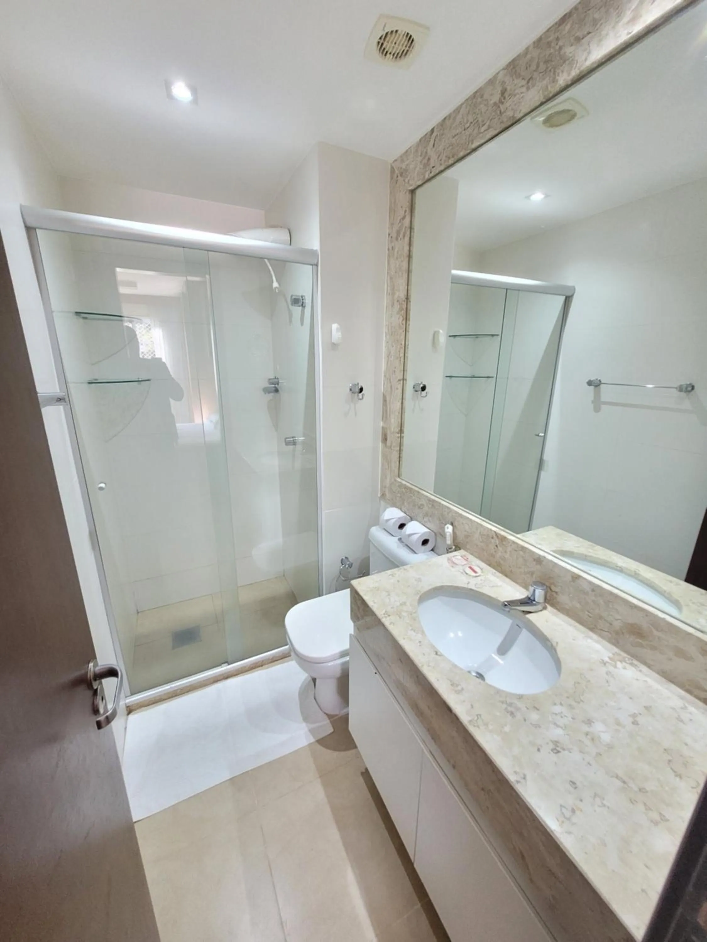 Bathroom in The Sun Resort By Rei dos Flats