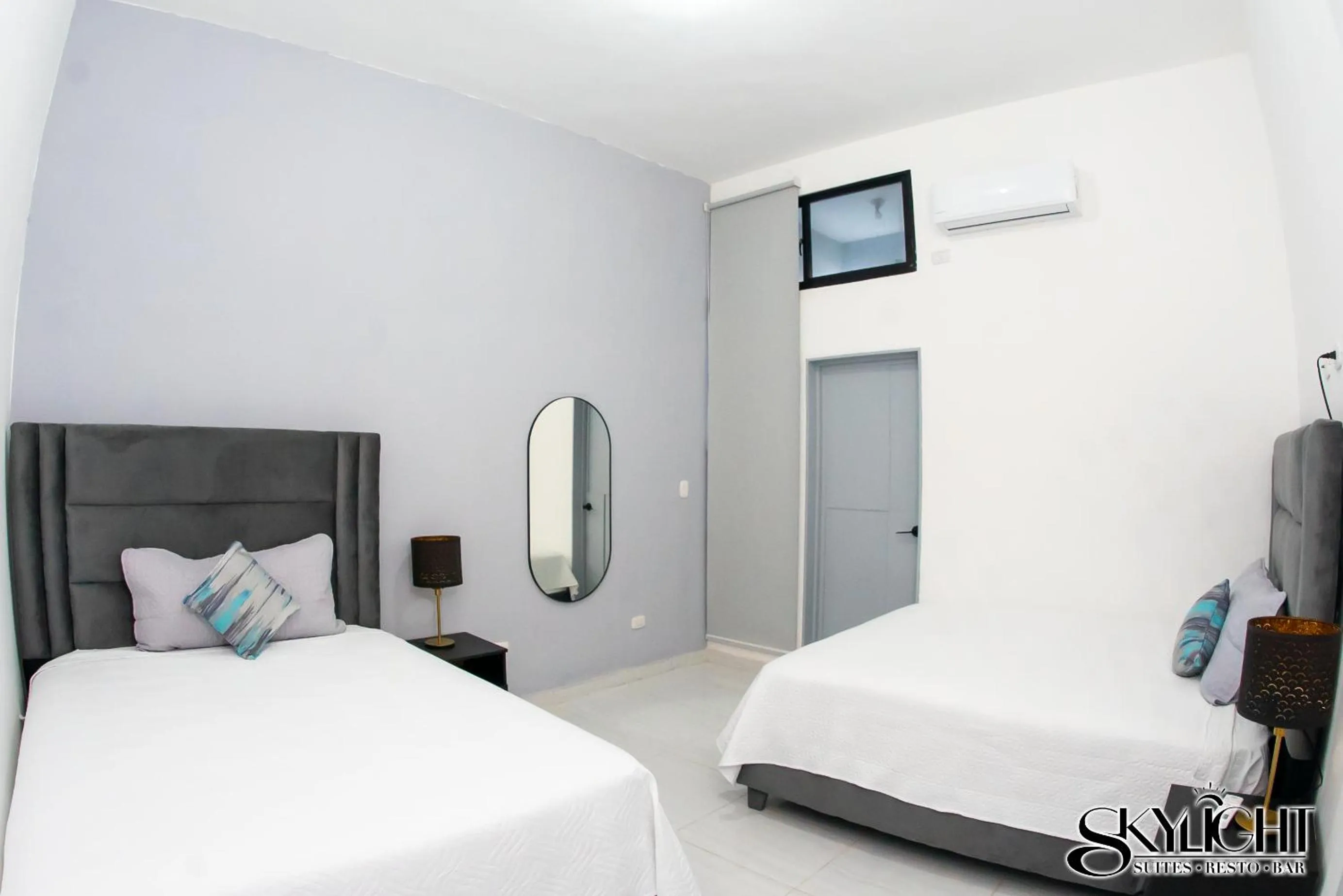 Bed in Skylight Suites Hotel