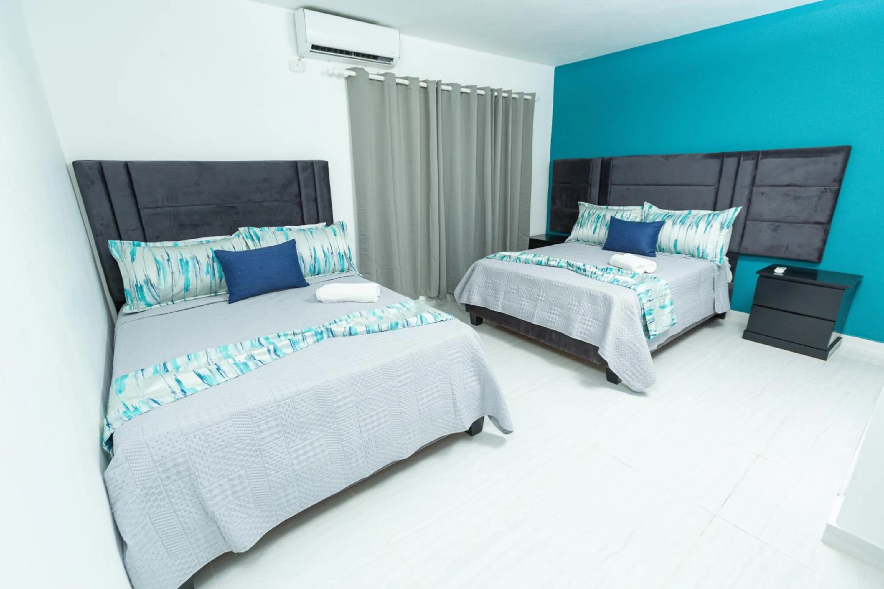 Bed in Skylight Suites Hotel