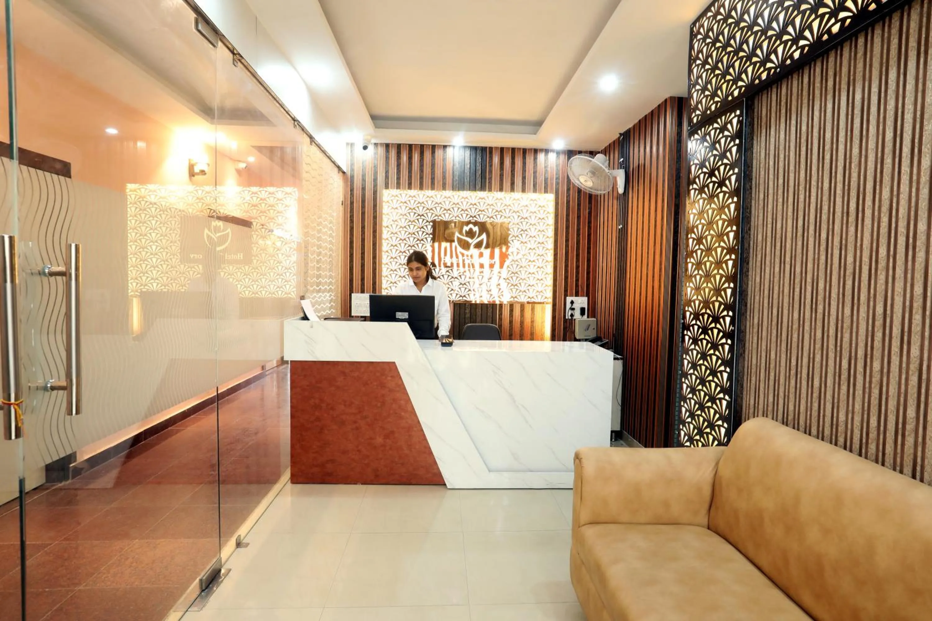 FabHotel The Glory