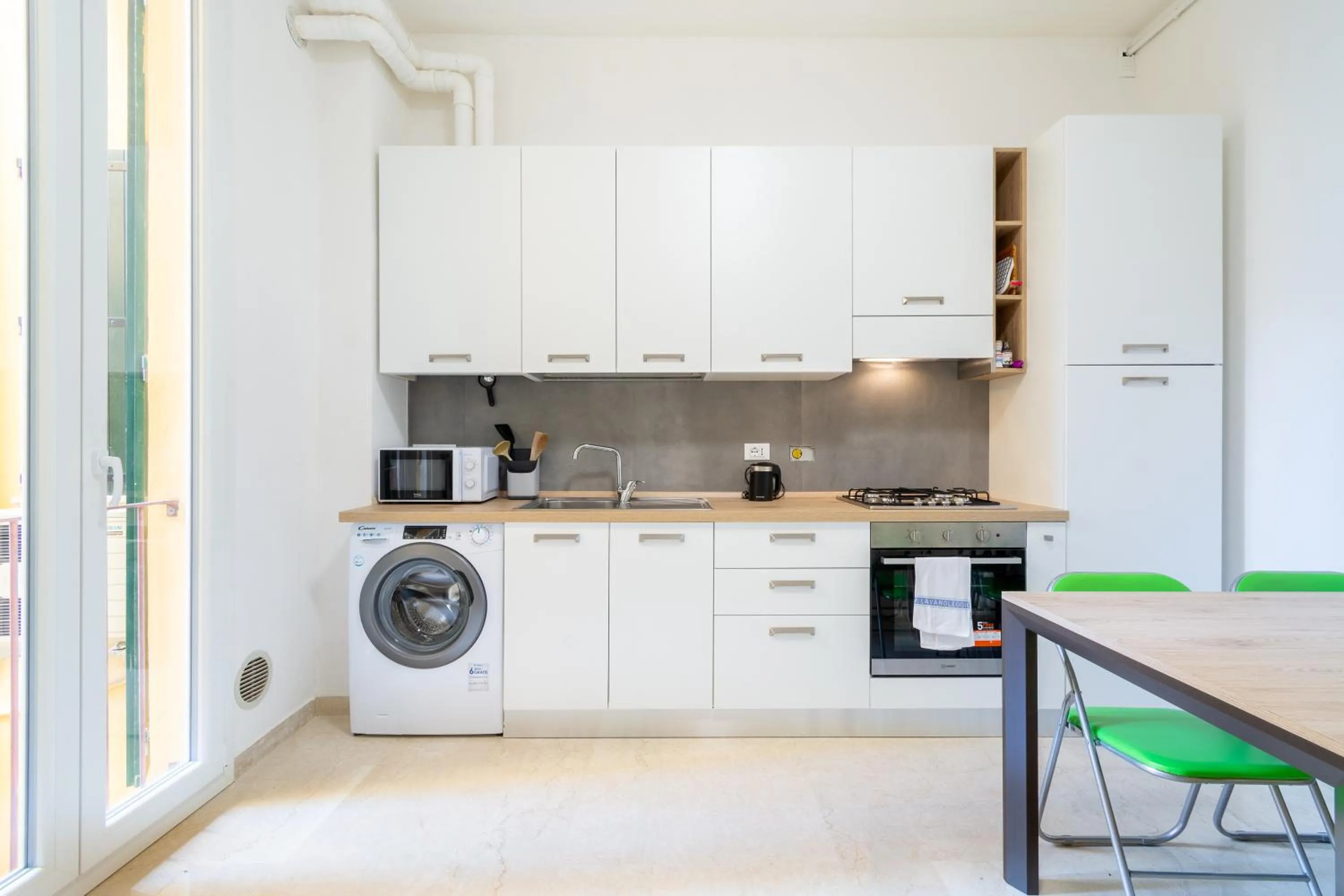 Kitchen or kitchenette in HouSmart San Carlo 17