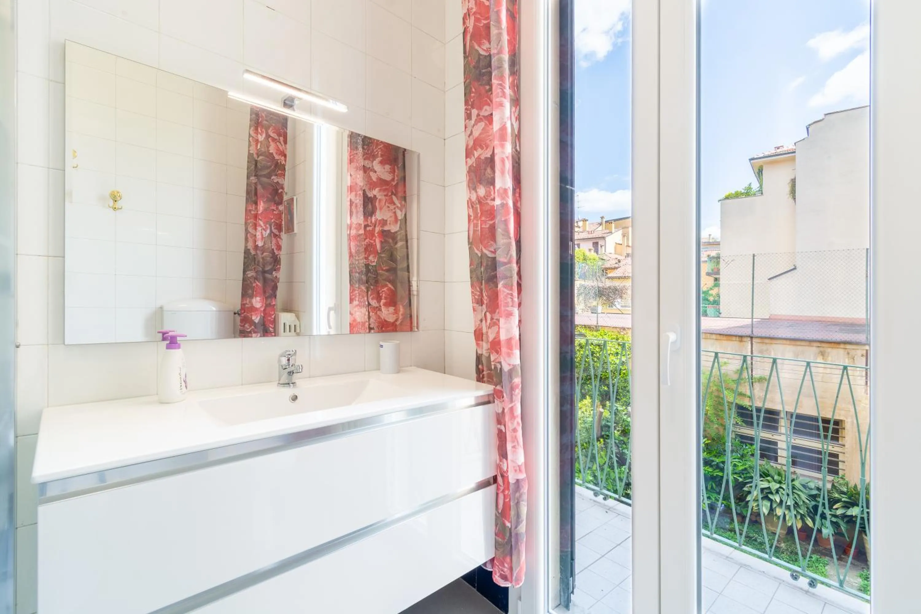 Bathroom in HouSmart San Carlo 17