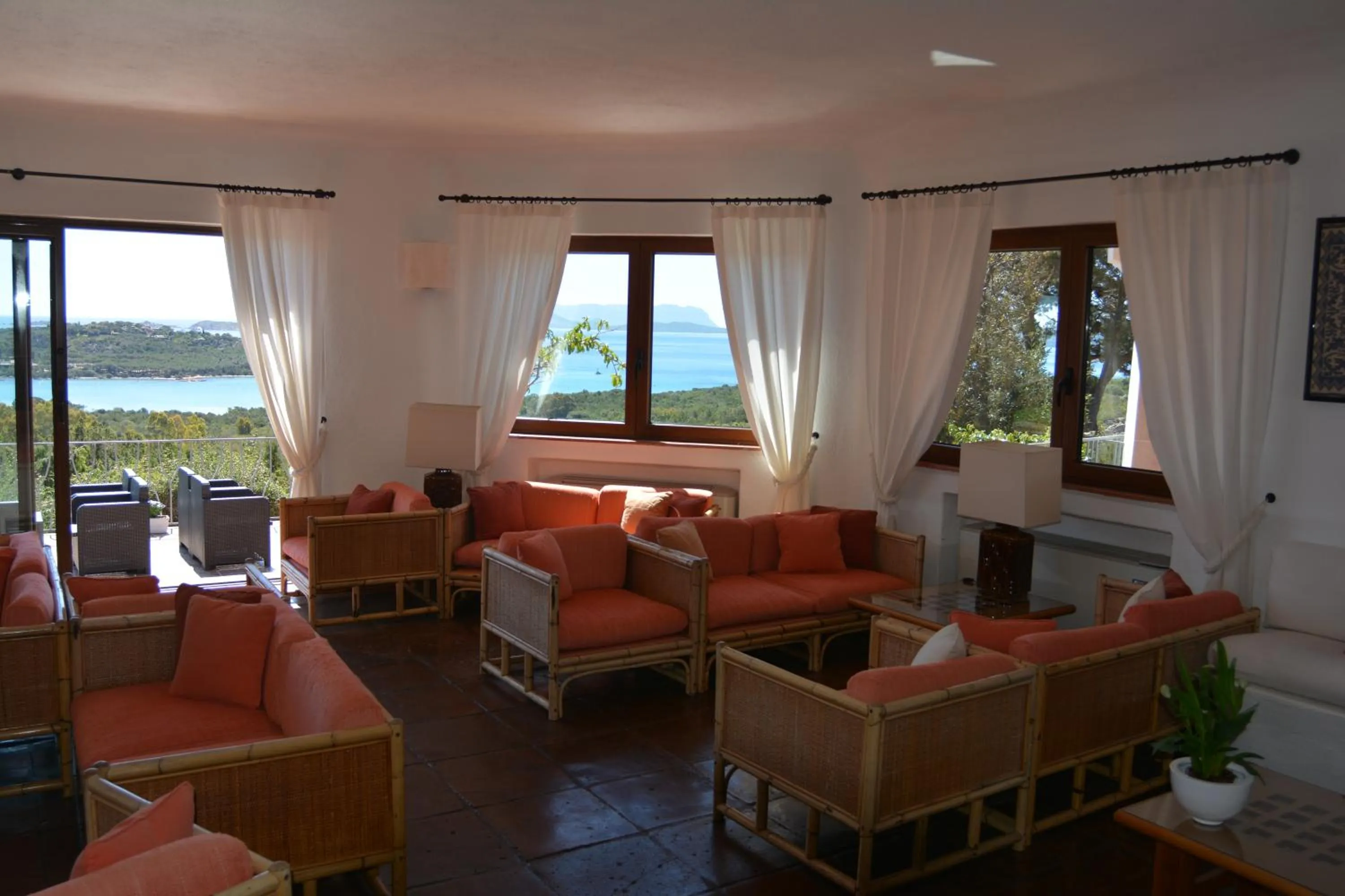 Communal lounge/ TV room in Hotel Valdiola