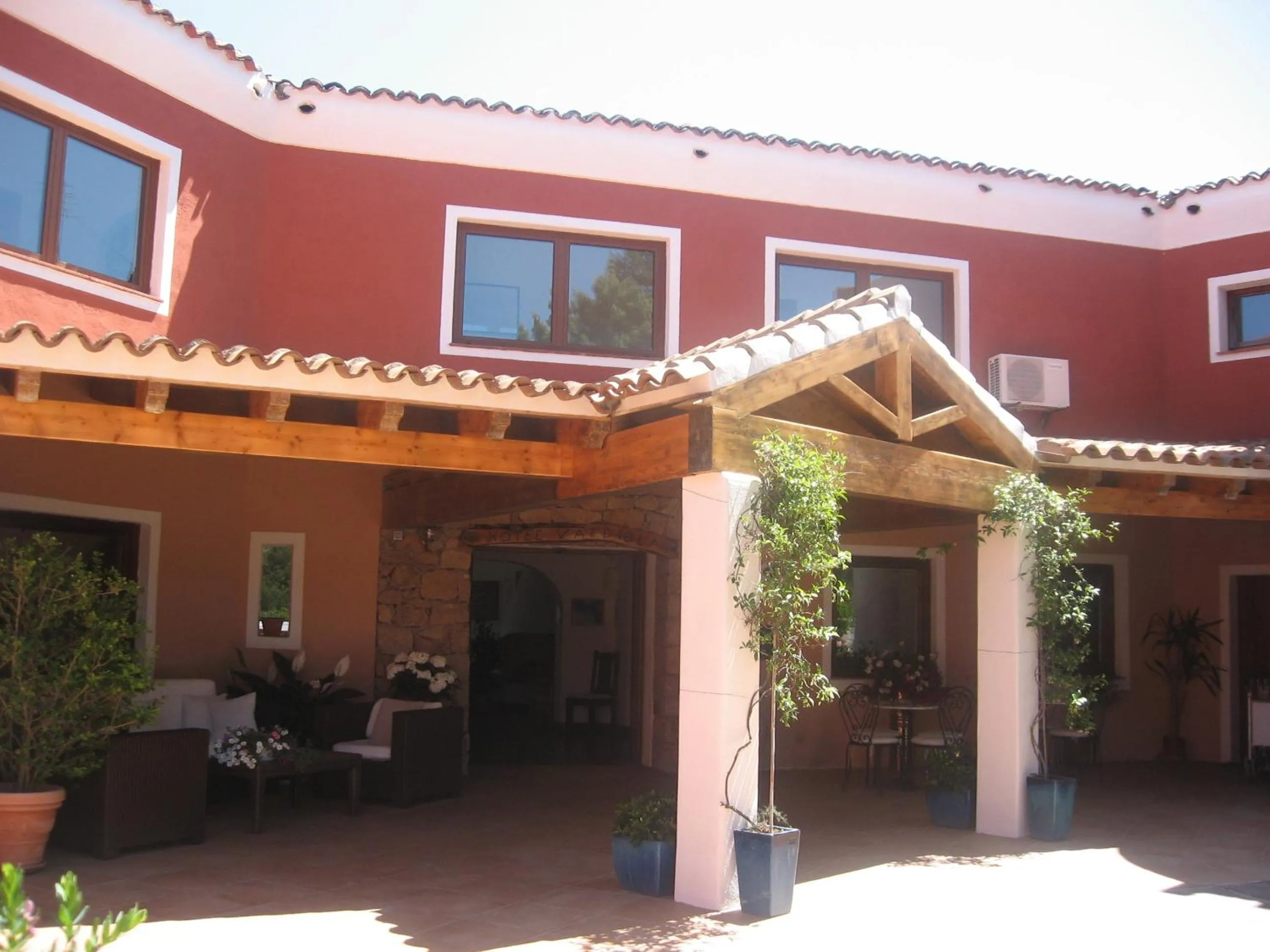 Facade/entrance in Hotel Valdiola