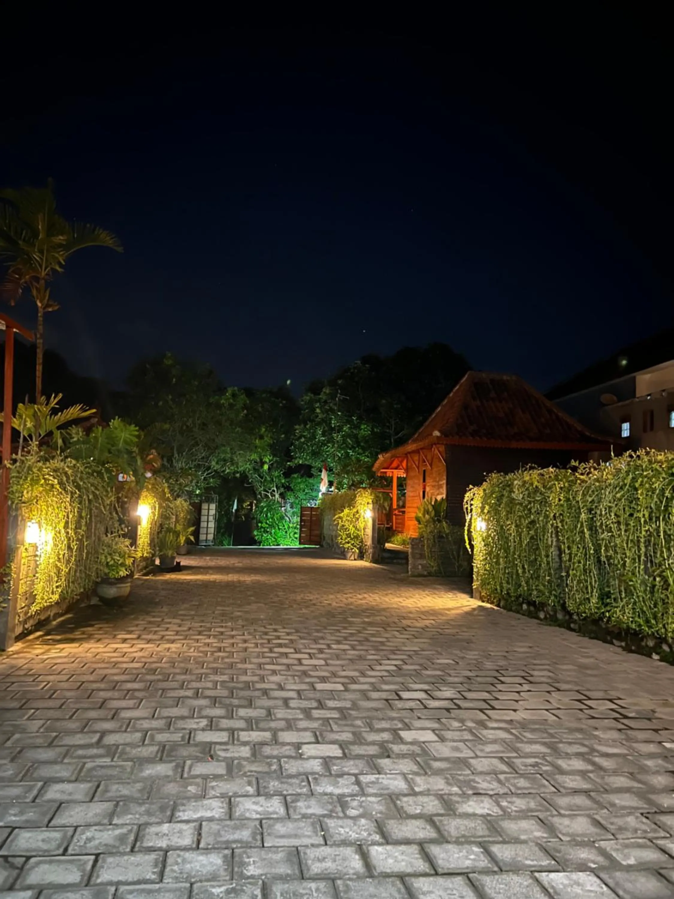 ADIKARA TROPICAL GARDEN