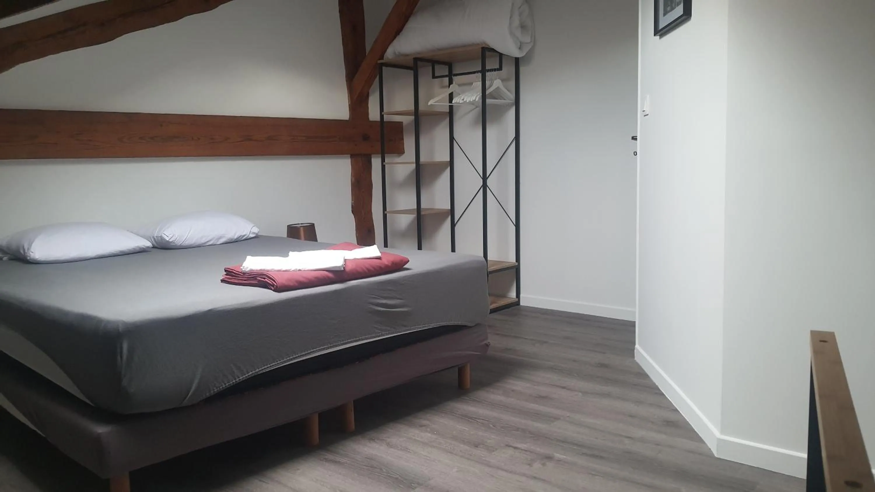Three-Bedroom Apartment in Beau T4 au cœur du centre ville