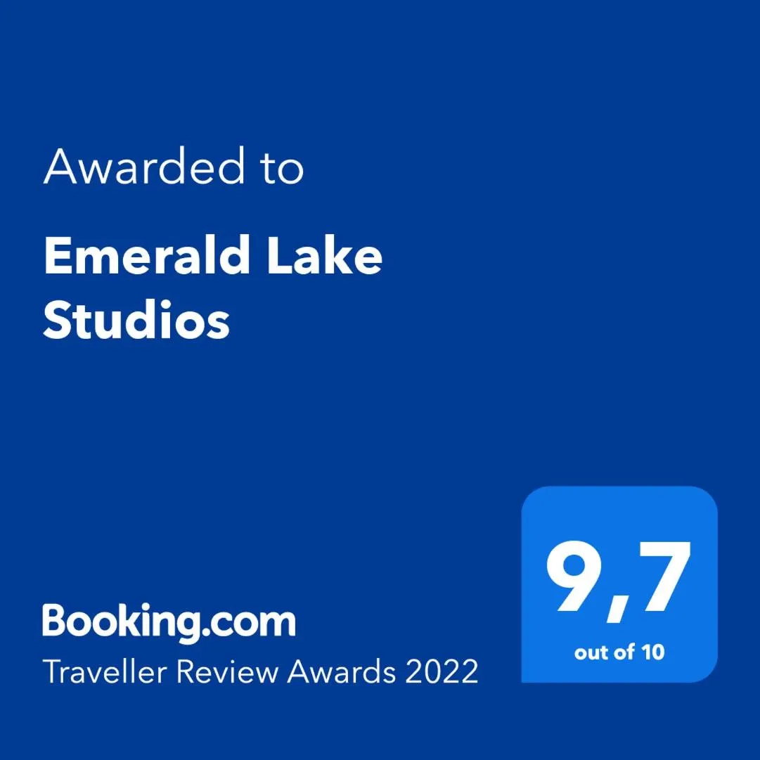 Apartment with Lake View in Emerald Lake Studios
