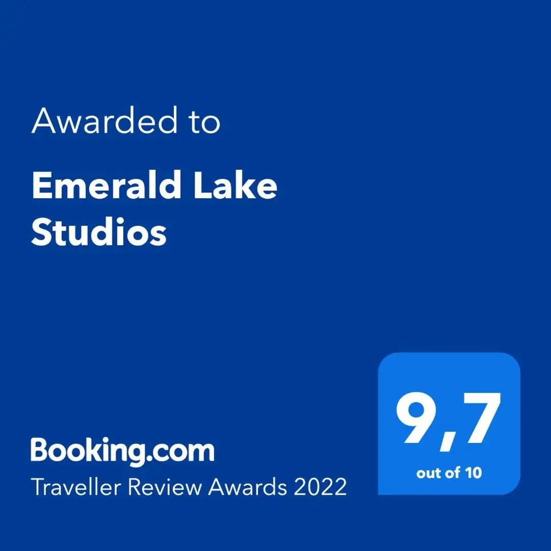 Apartment with Lake View in Emerald Lake Studios Apartment with Lake View in Emerald Lake Studios