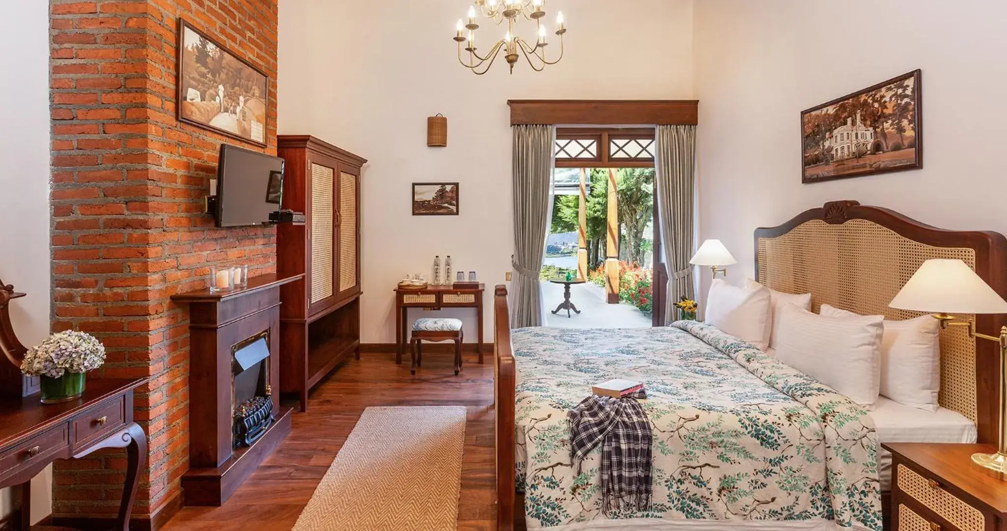 Bed in W15 Lake Gregory Bed in W15 Lake Gregory