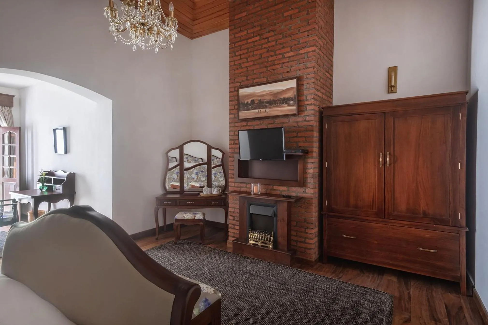 TV and multimedia in W15 Lake Gregory