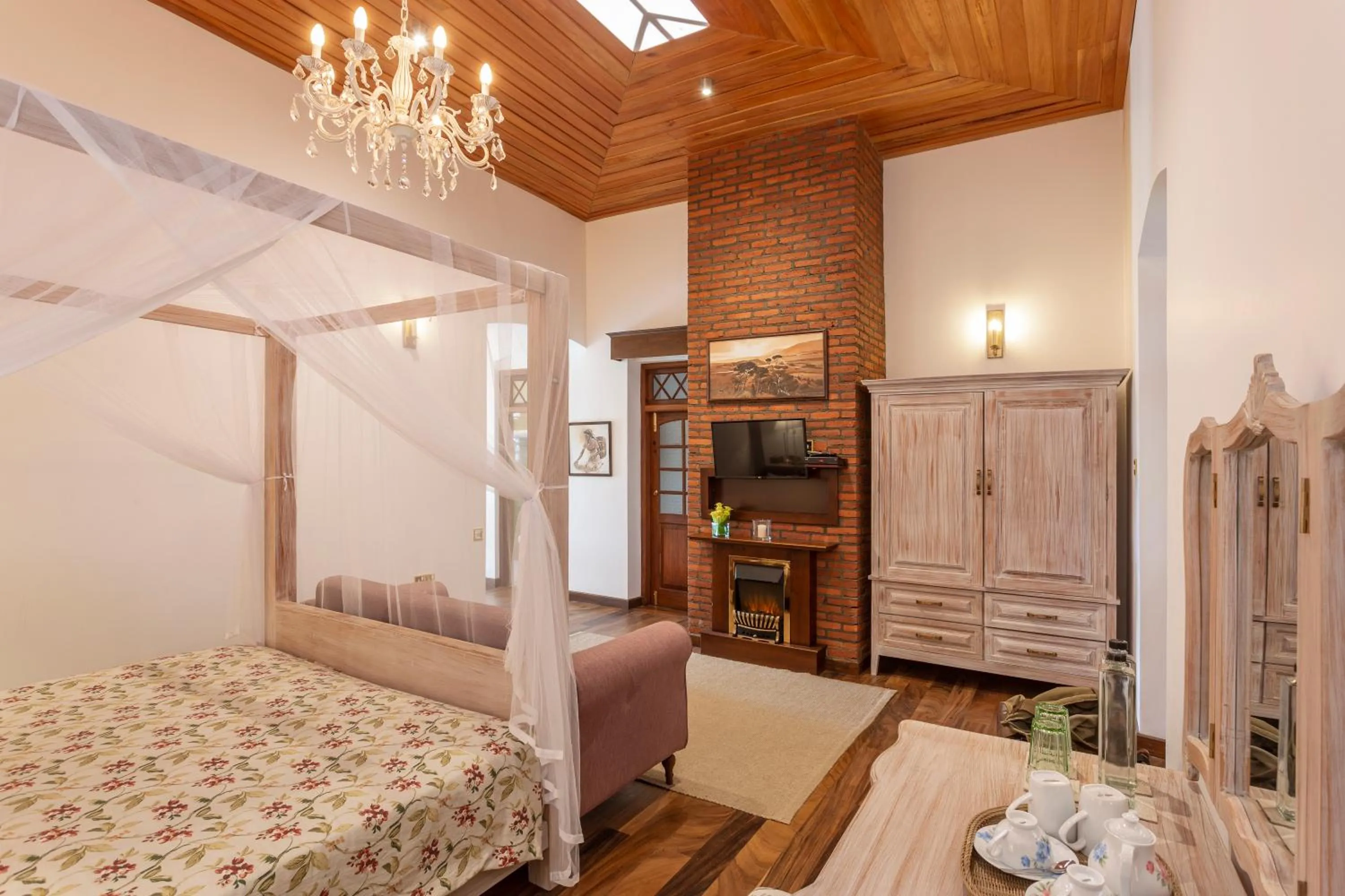 Bed in W15 Lake Gregory