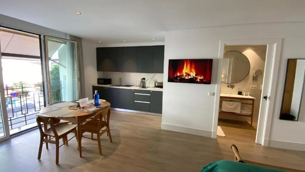 TV and multimedia in Apartamentos Turísticos La Plaza