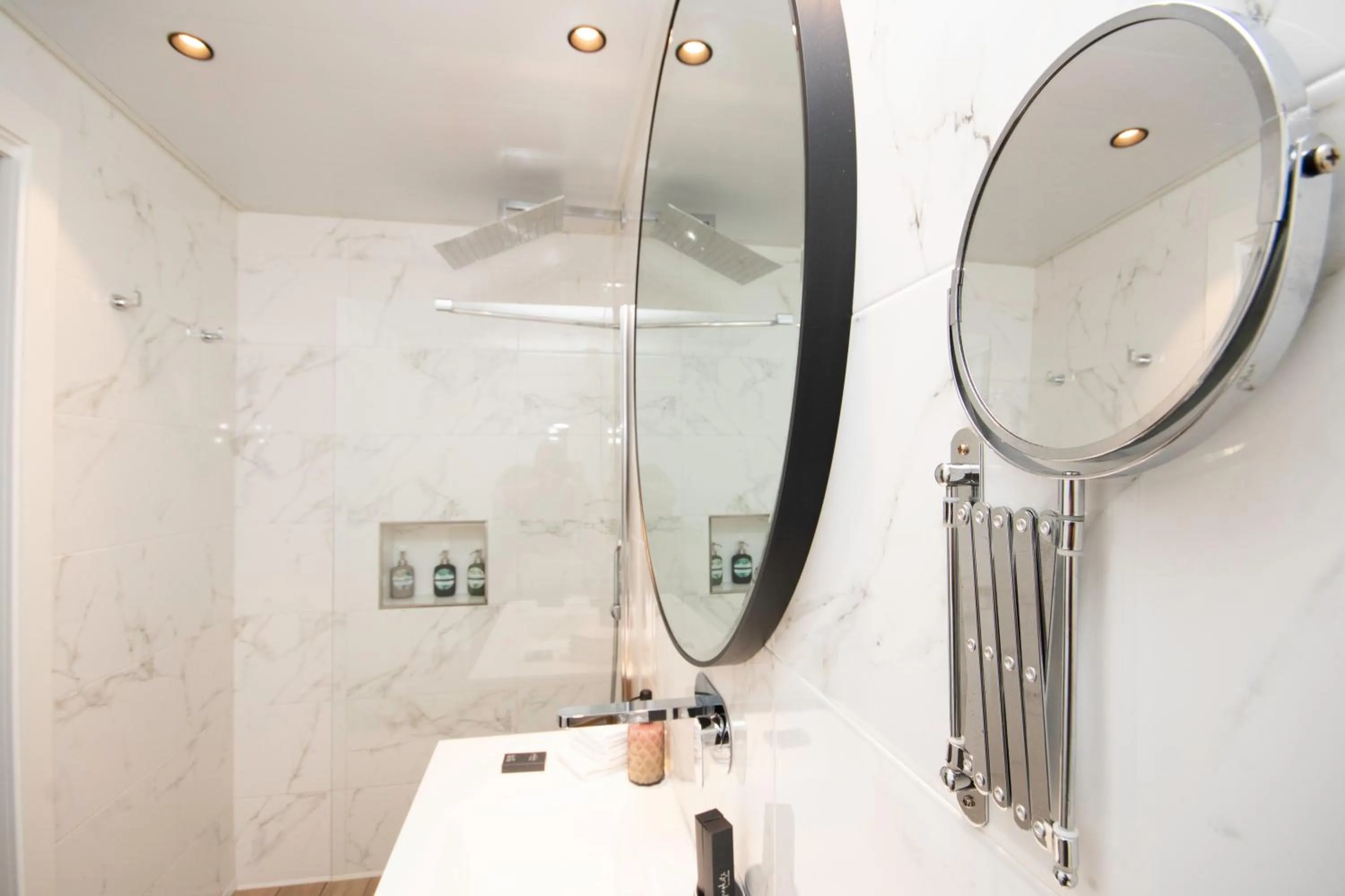 Shower in Apartamentos Turísticos La Plaza