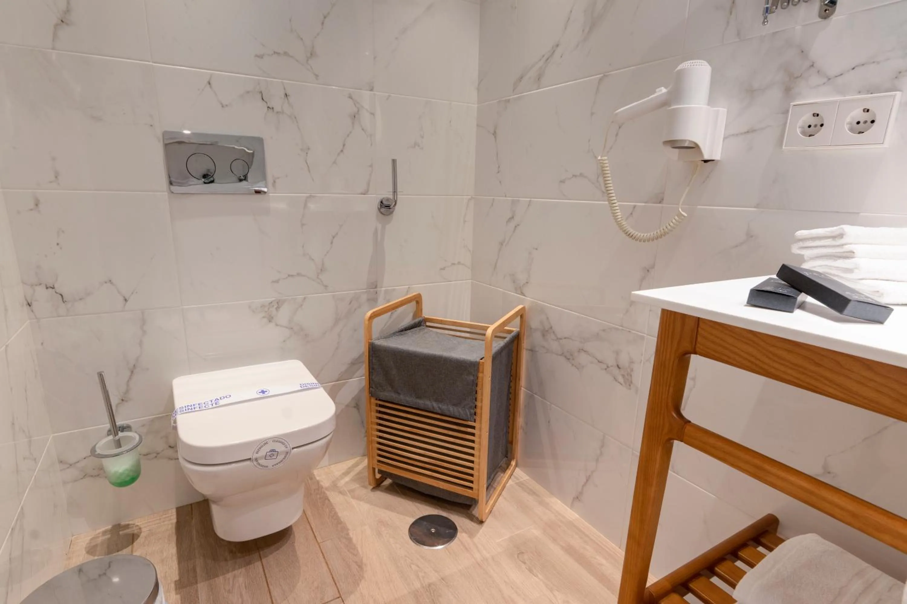 Bathroom in Apartamentos Turísticos La Plaza