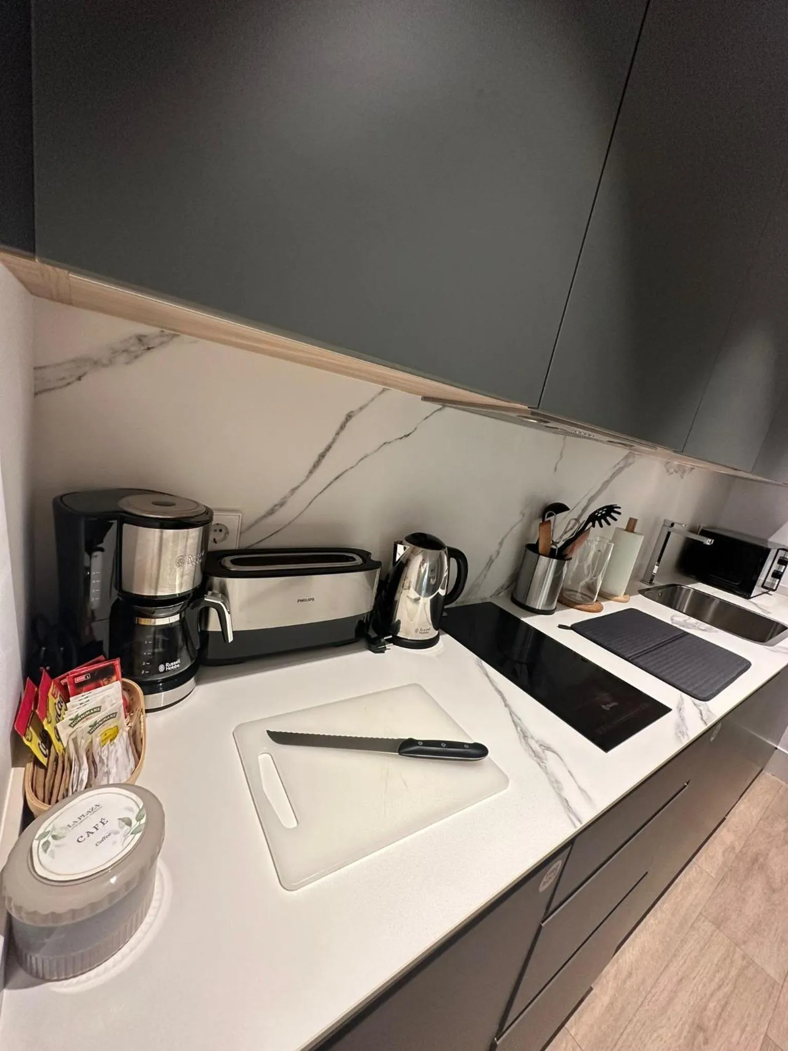 Coffee/tea facilities in Apartamentos Turísticos La Plaza