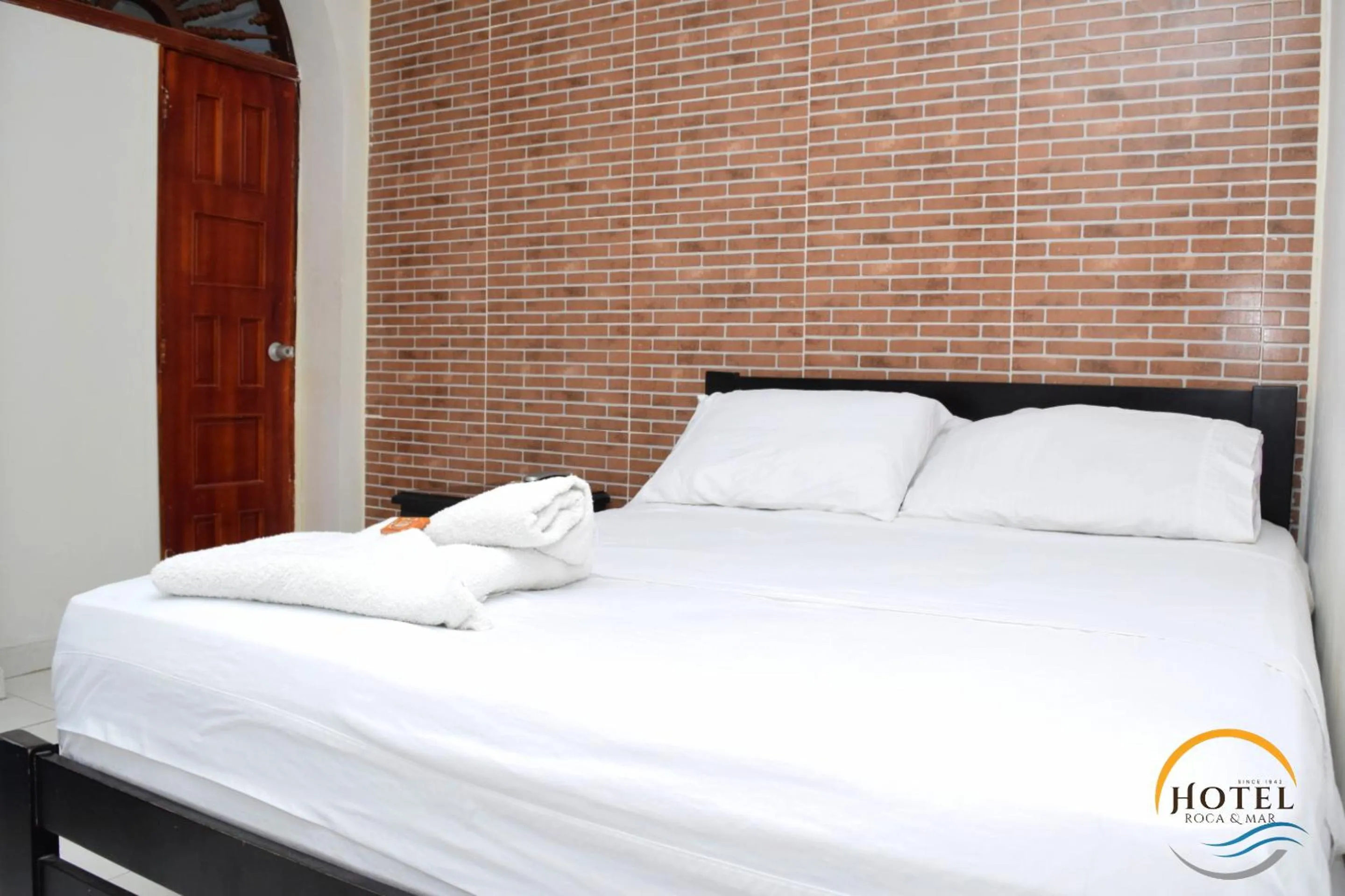 Bed in Hotel Roca & Mar