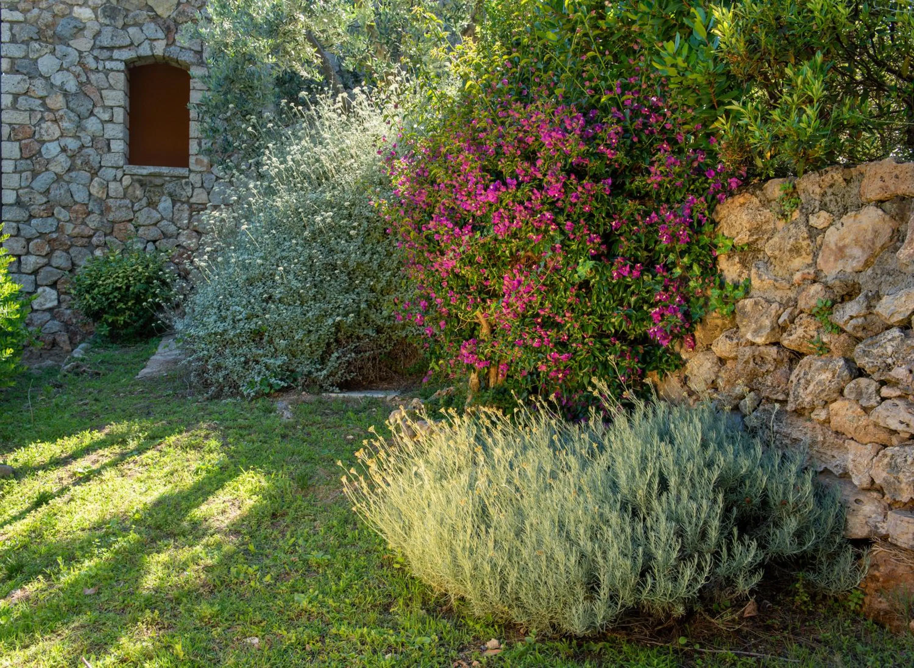 Spring in Boutique Hotel Torre Di Cala Piccola