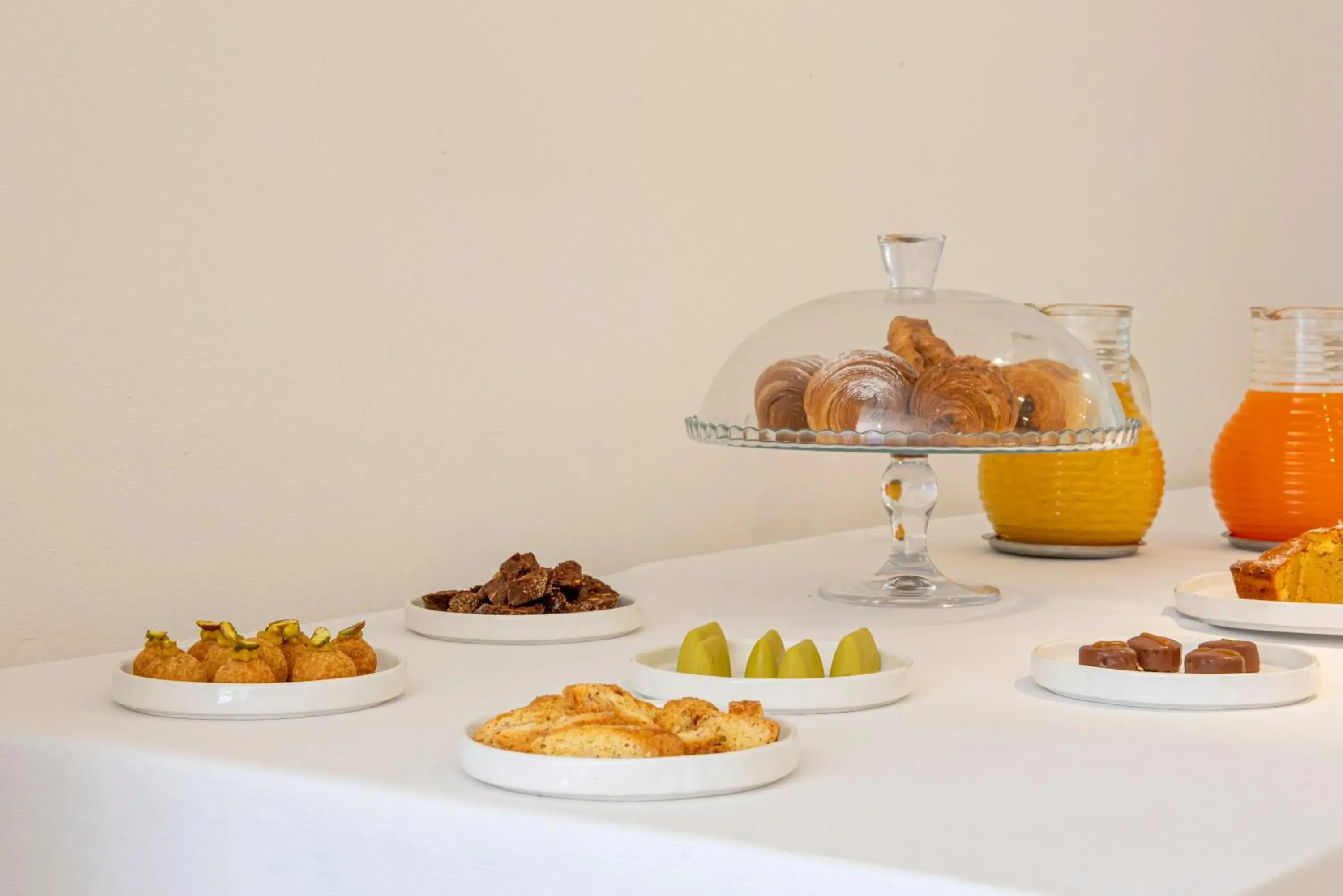 Food and drinks in Boutique Hotel Torre Di Cala Piccola Food and drinks in Boutique Hotel Torre Di Cala Piccola