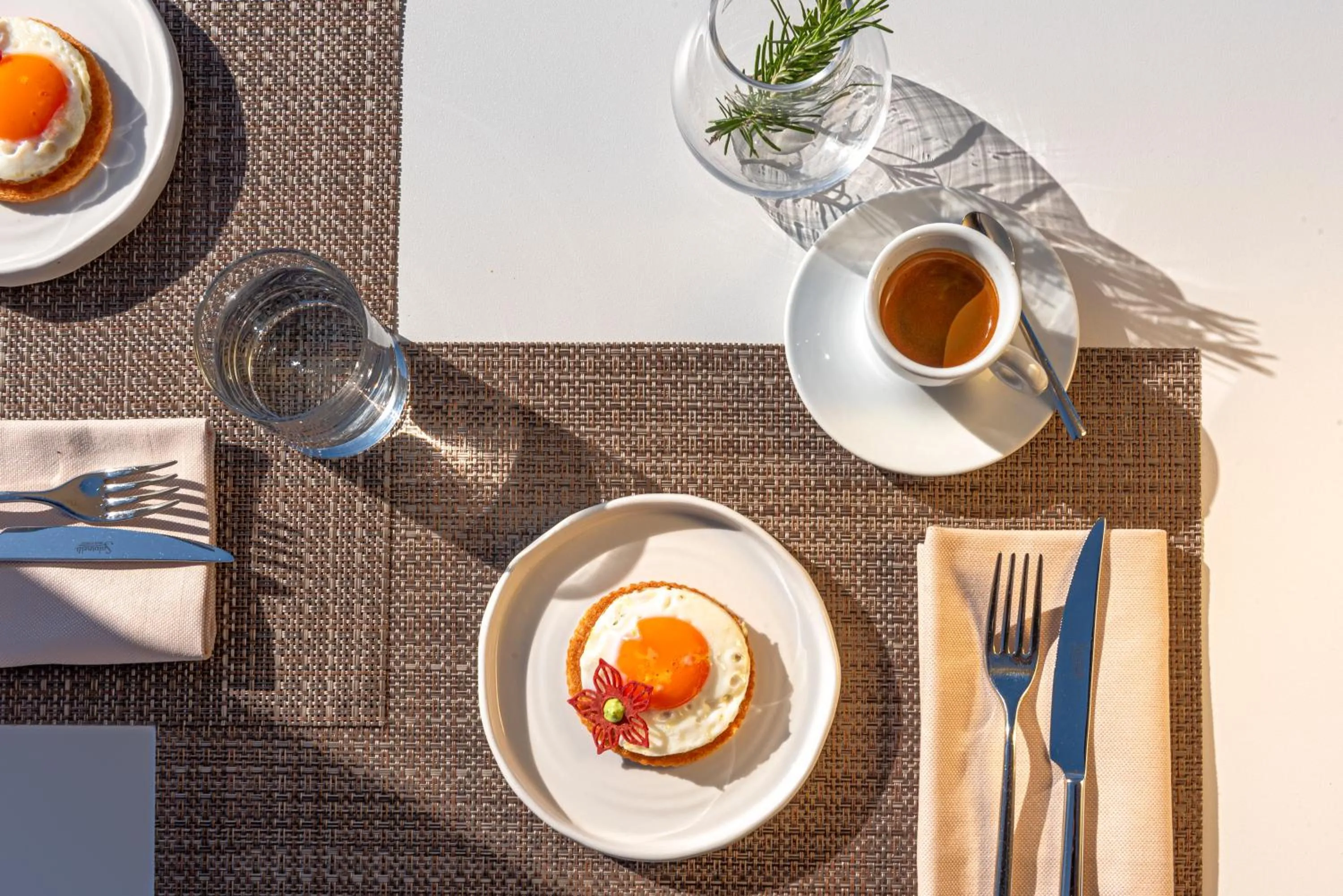 Food and drinks in Boutique Hotel Torre Di Cala Piccola