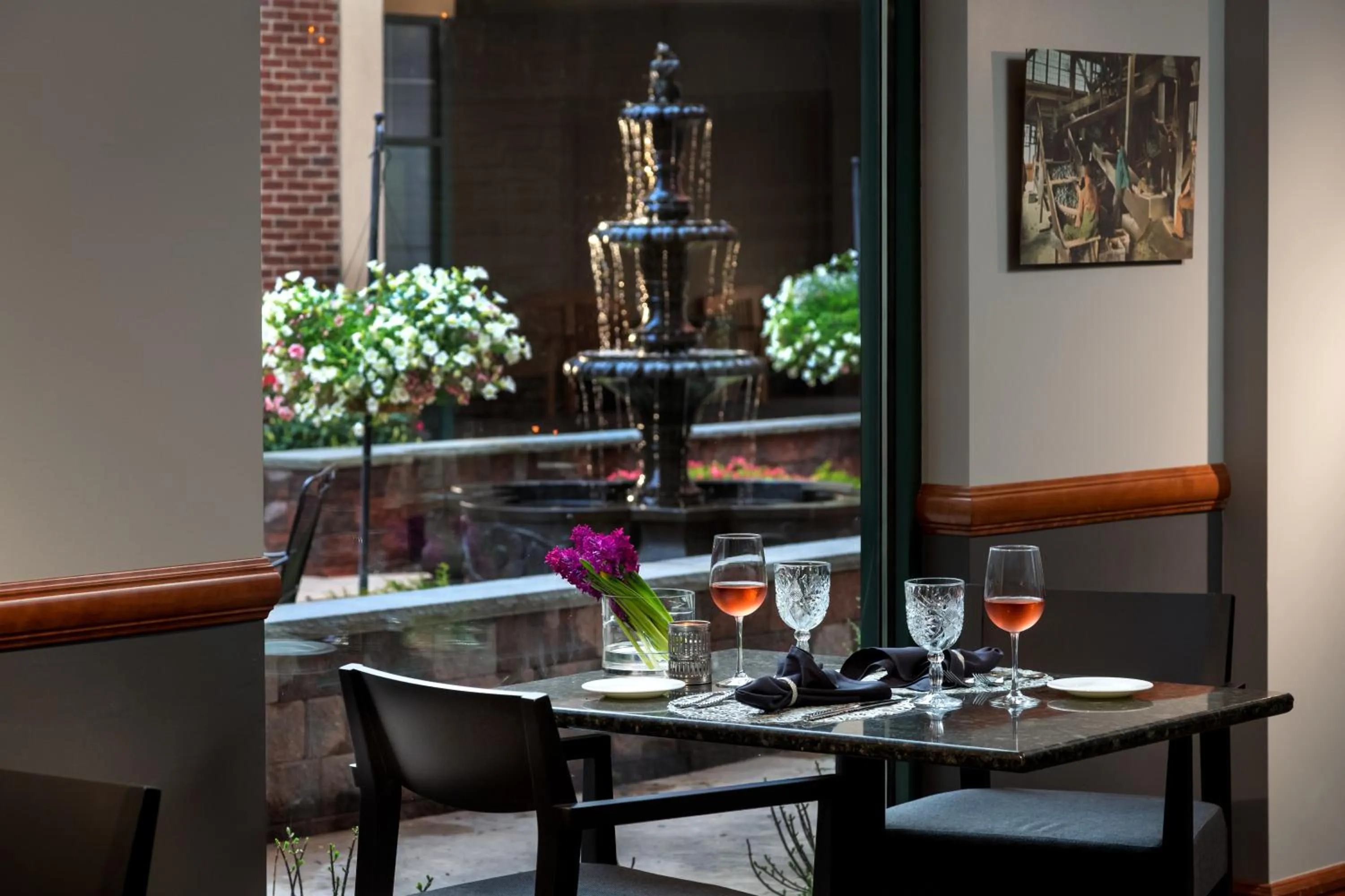 Restaurant/places to eat in Hotel Anthracite