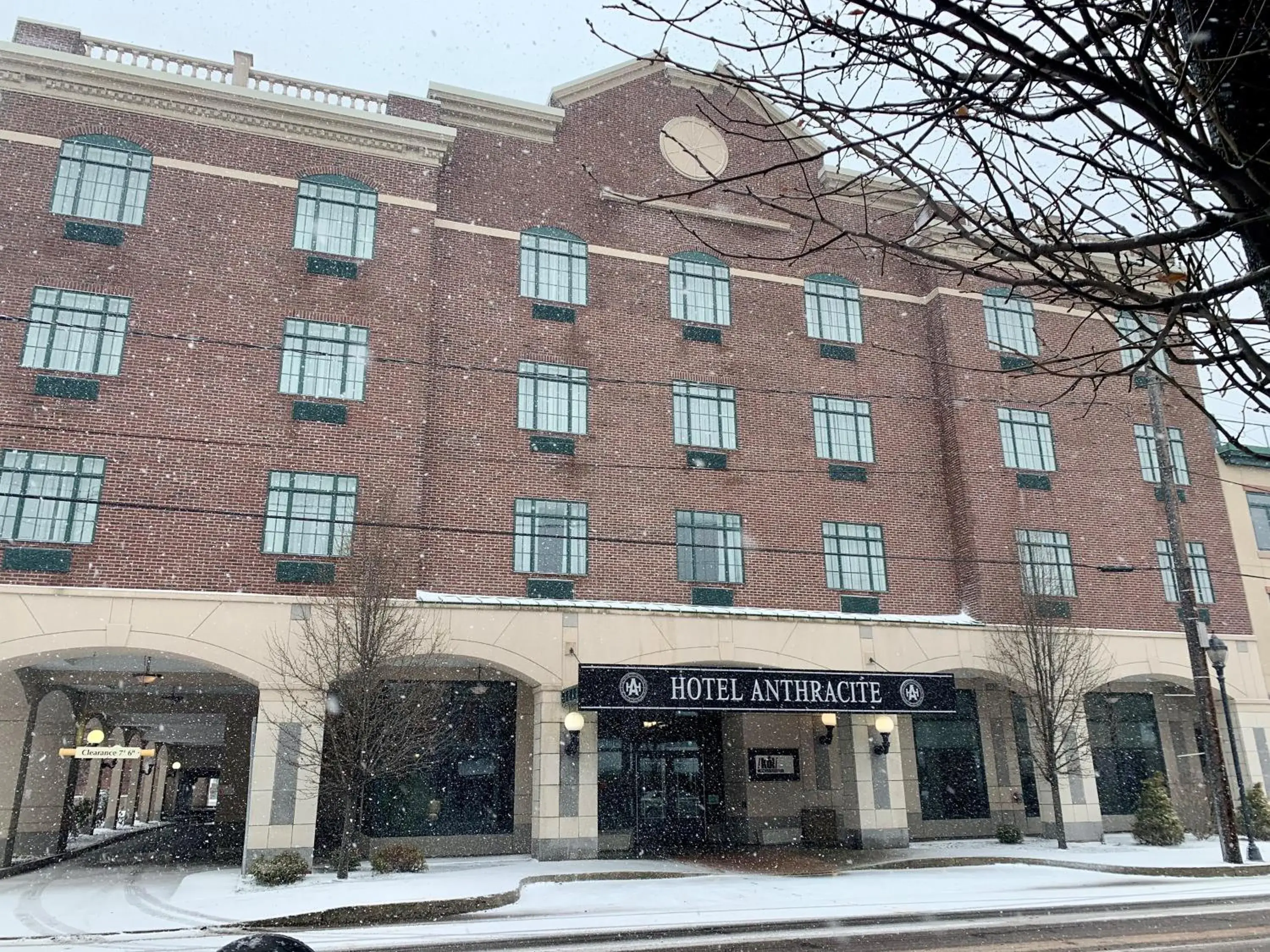 Property building in Hotel Anthracite Property building in Hotel Anthracite