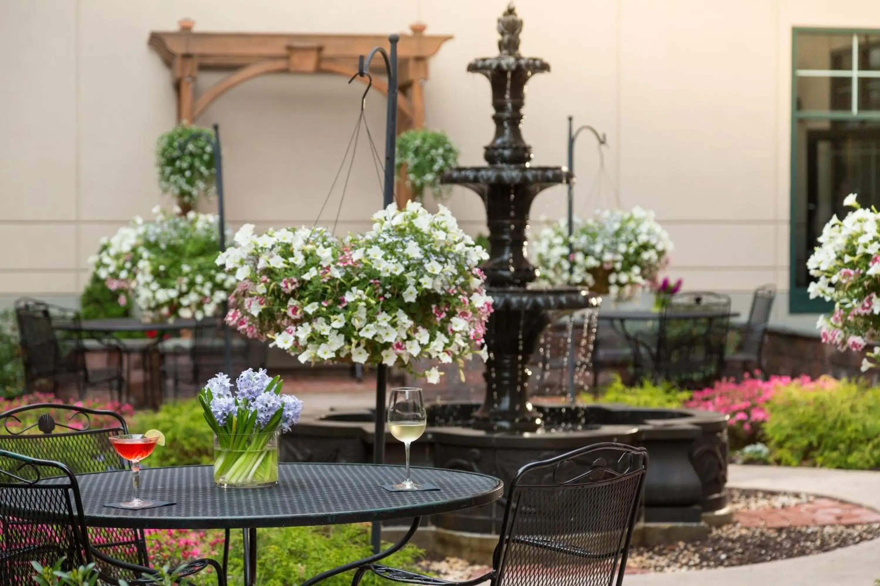 Property building in Hotel Anthracite Property building in Hotel Anthracite