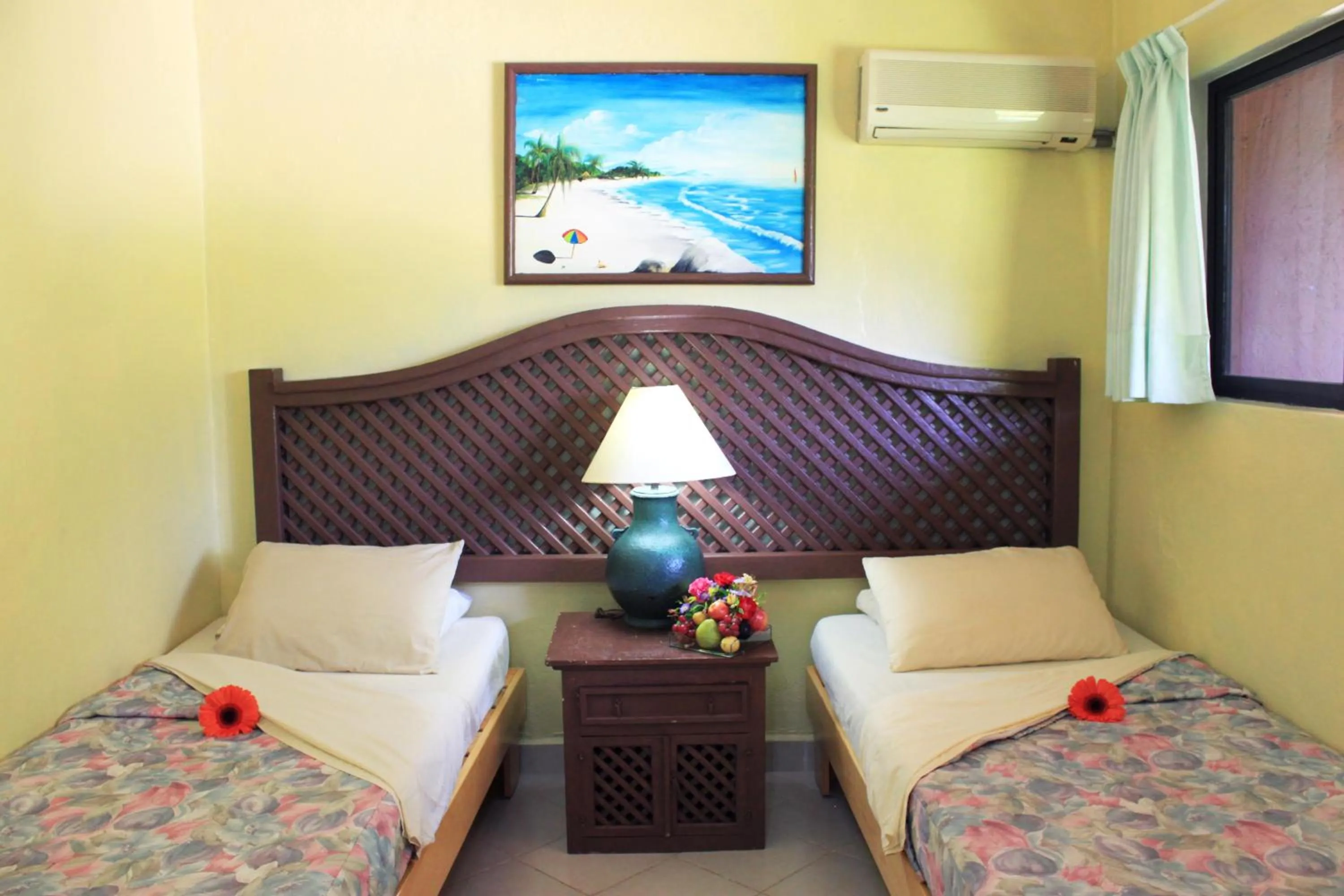 Photo of the whole room, Bed in Coral Vista Del Mar