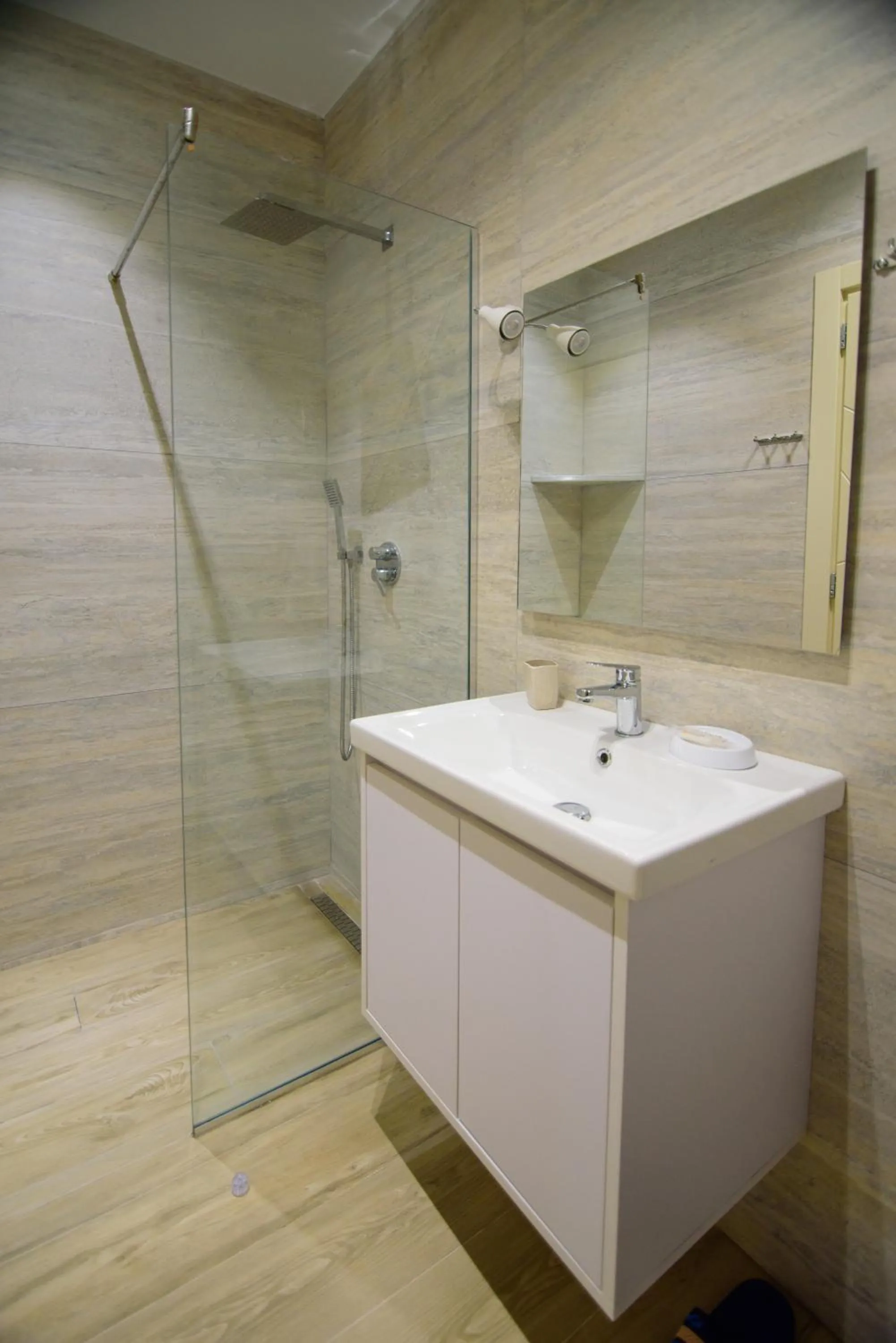 Bathroom in Palm Side Hotel