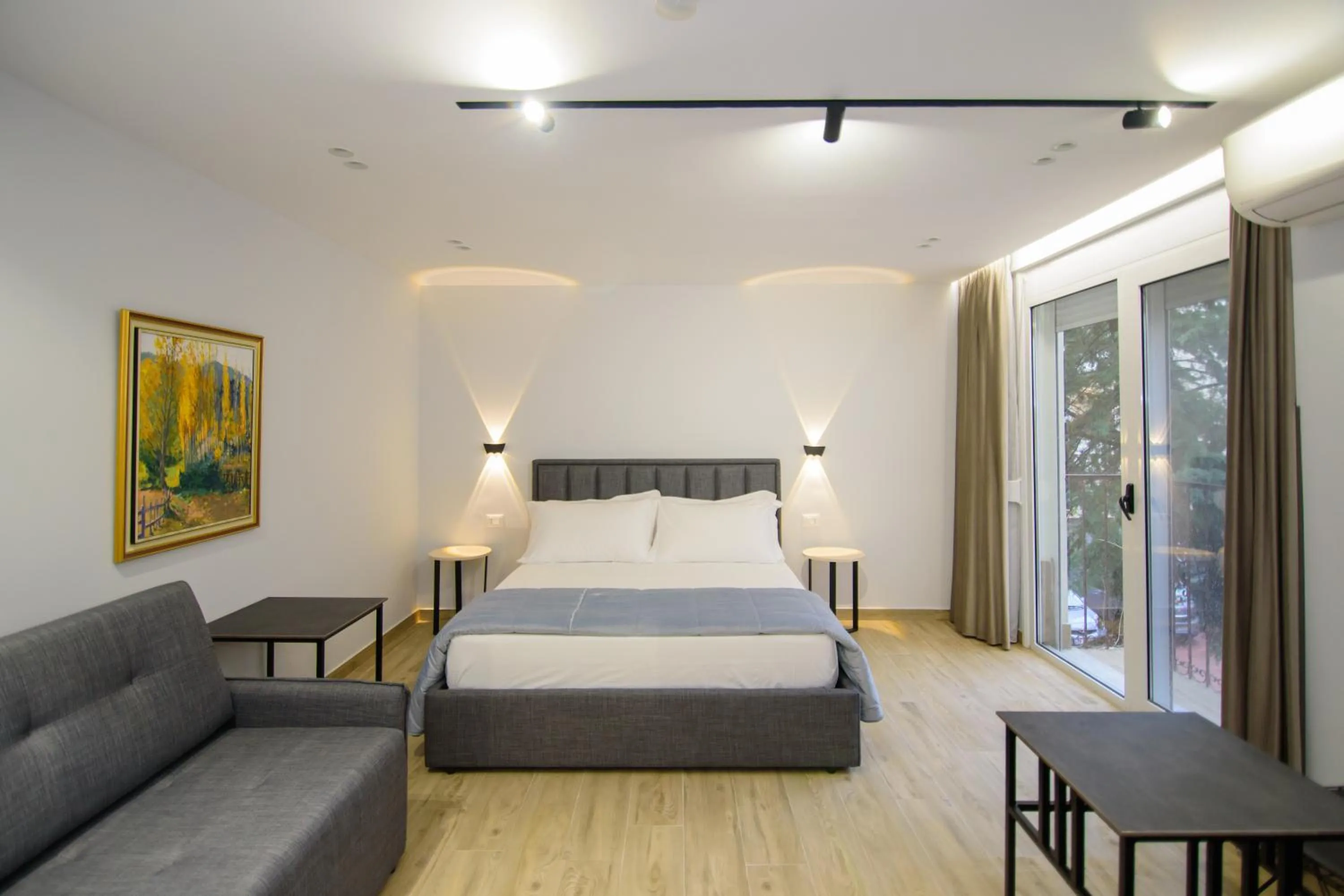 Bed in Palm Side Hotel