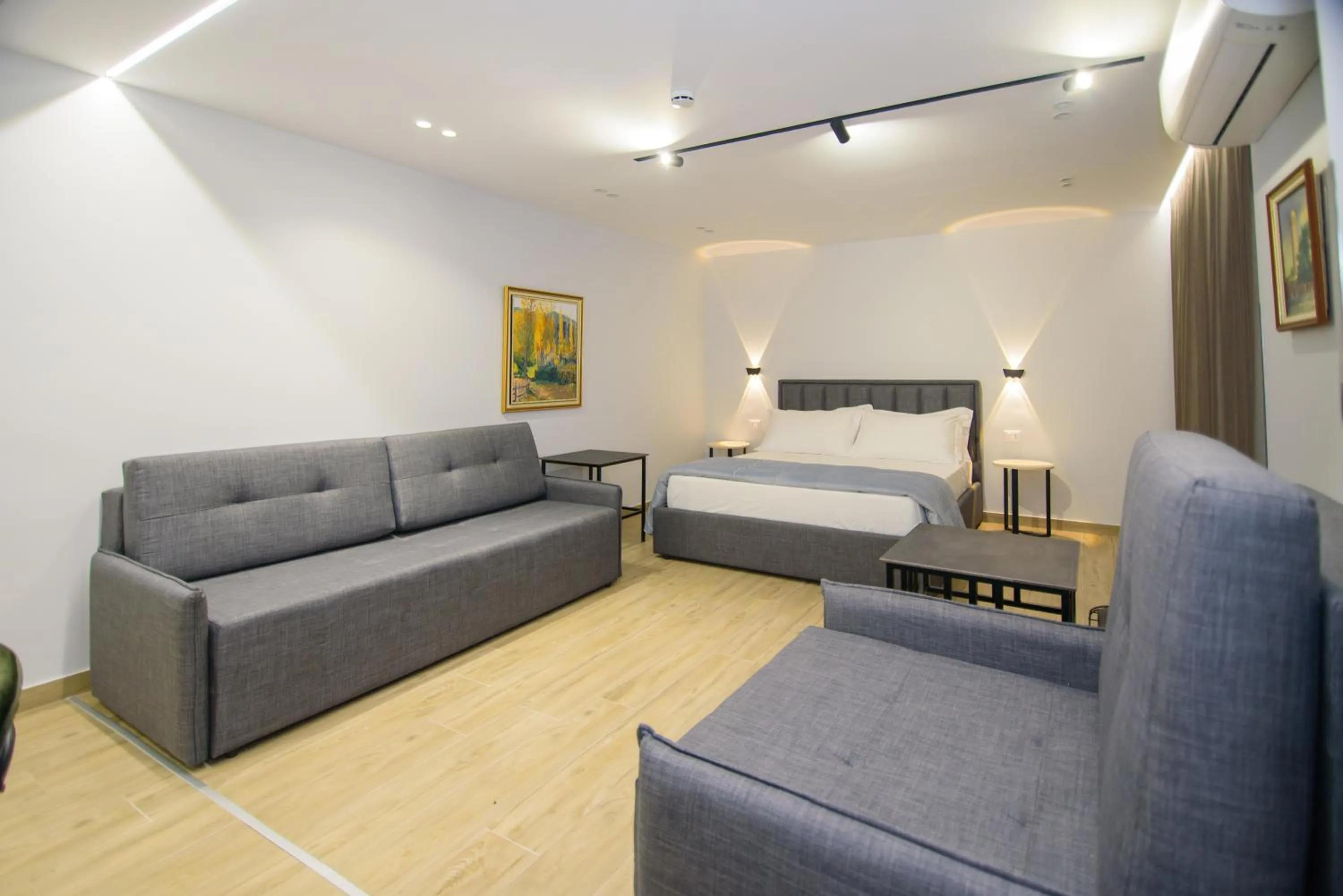 Living room, Bed in Palm Side Hotel