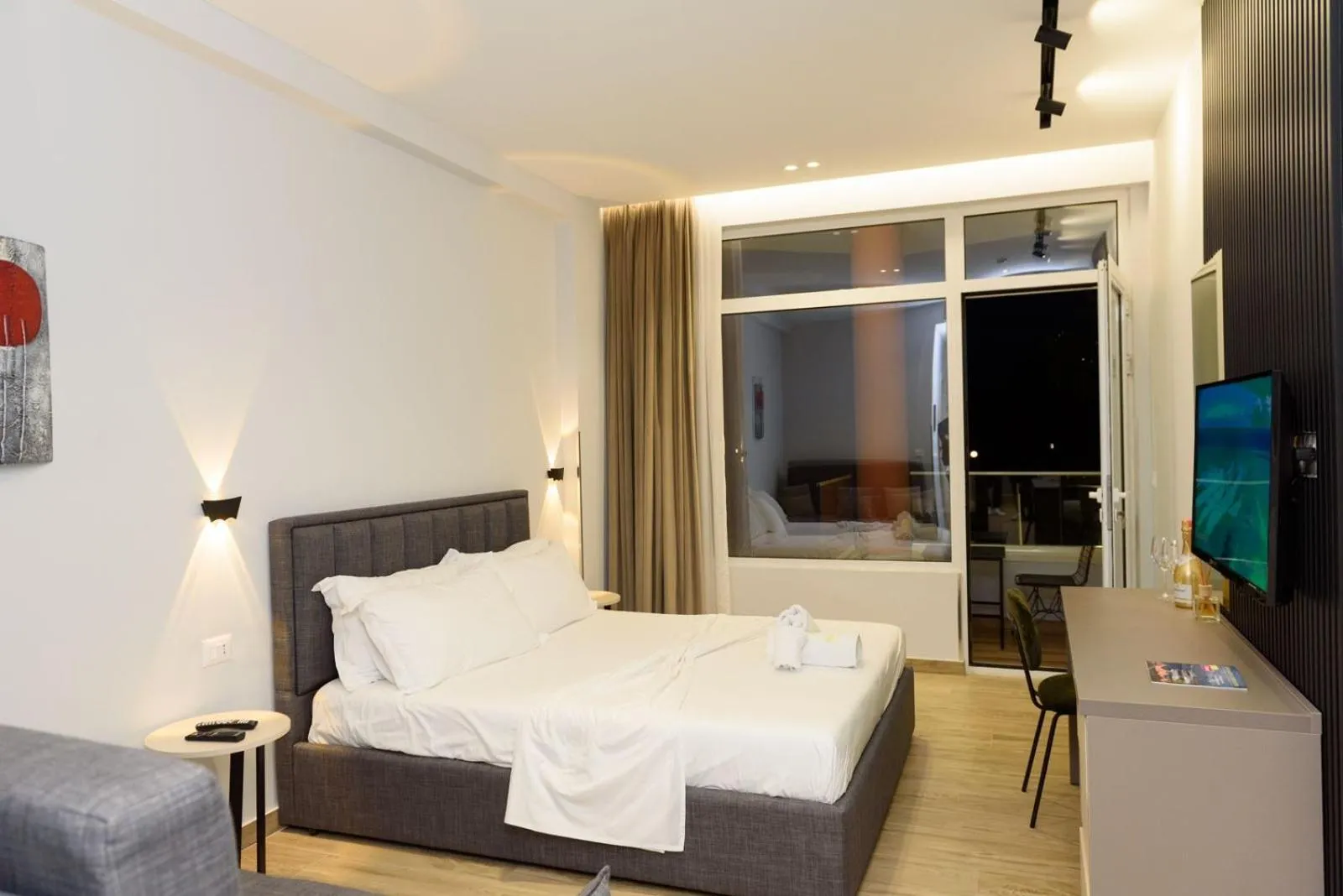 Bed in Palm Side Hotel