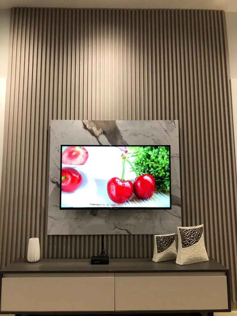 TV and multimedia in Palm Side Hotel