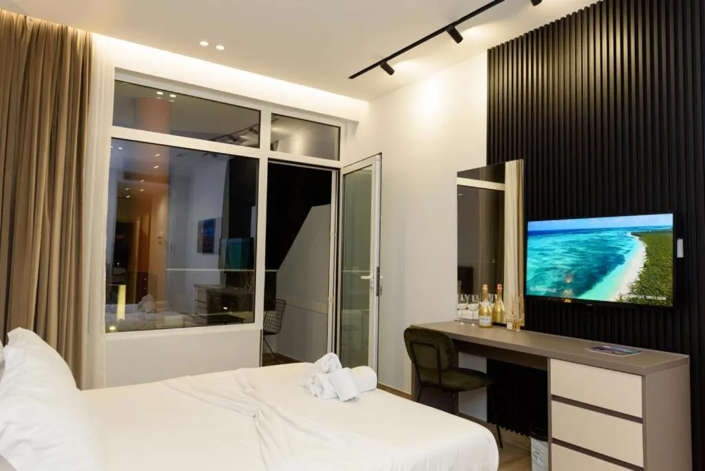 Bed in Palm Side Hotel