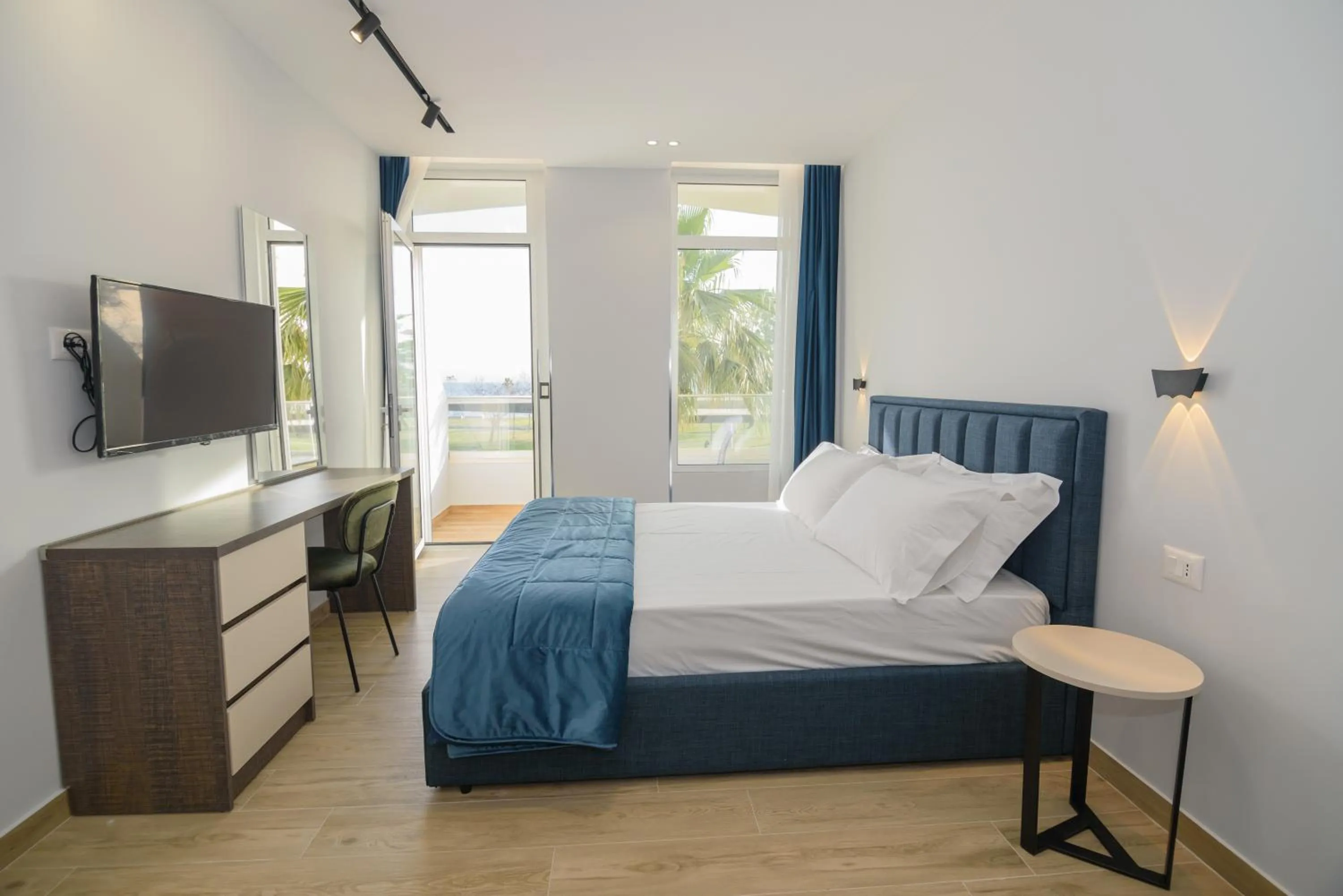 Bed in Palm Side Hotel