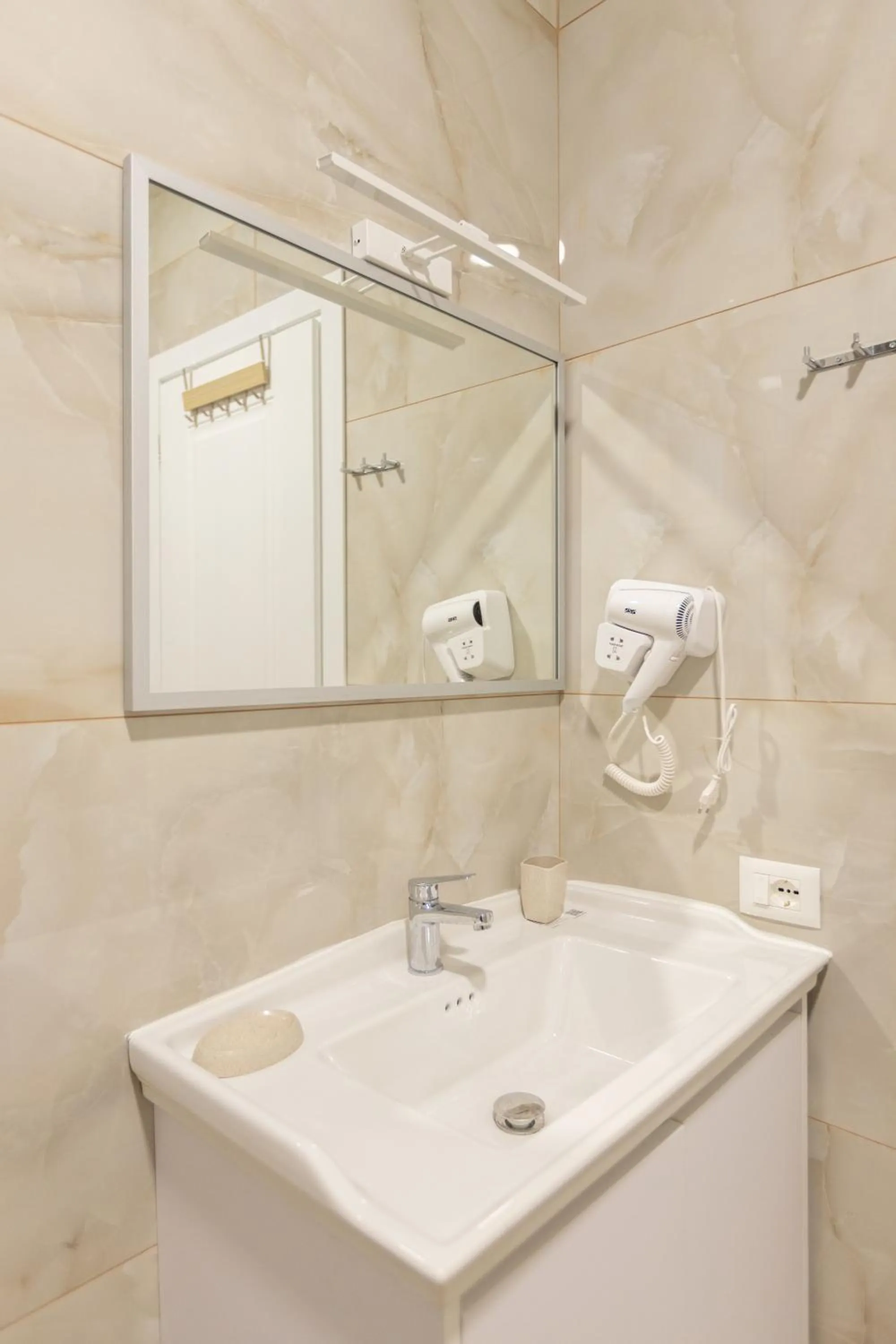 Shower in Palm Side Hotel