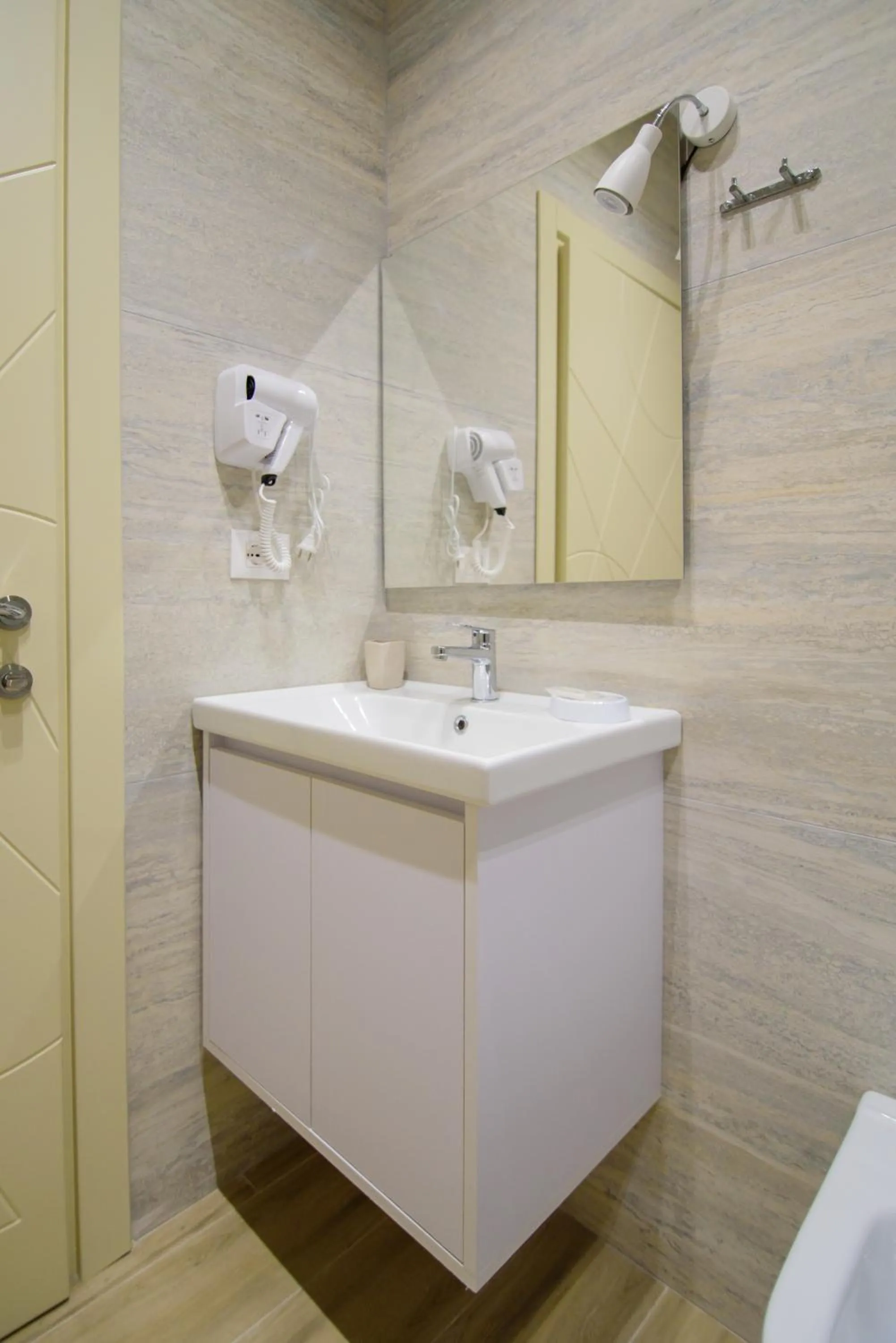 Bathroom in Palm Side Hotel