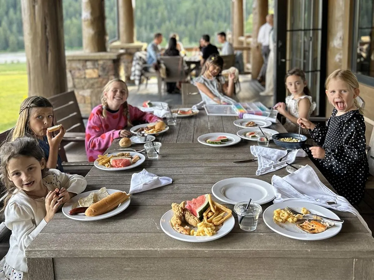 Food and drinks in The Sylvan Lodge at Snake River Sporting Club