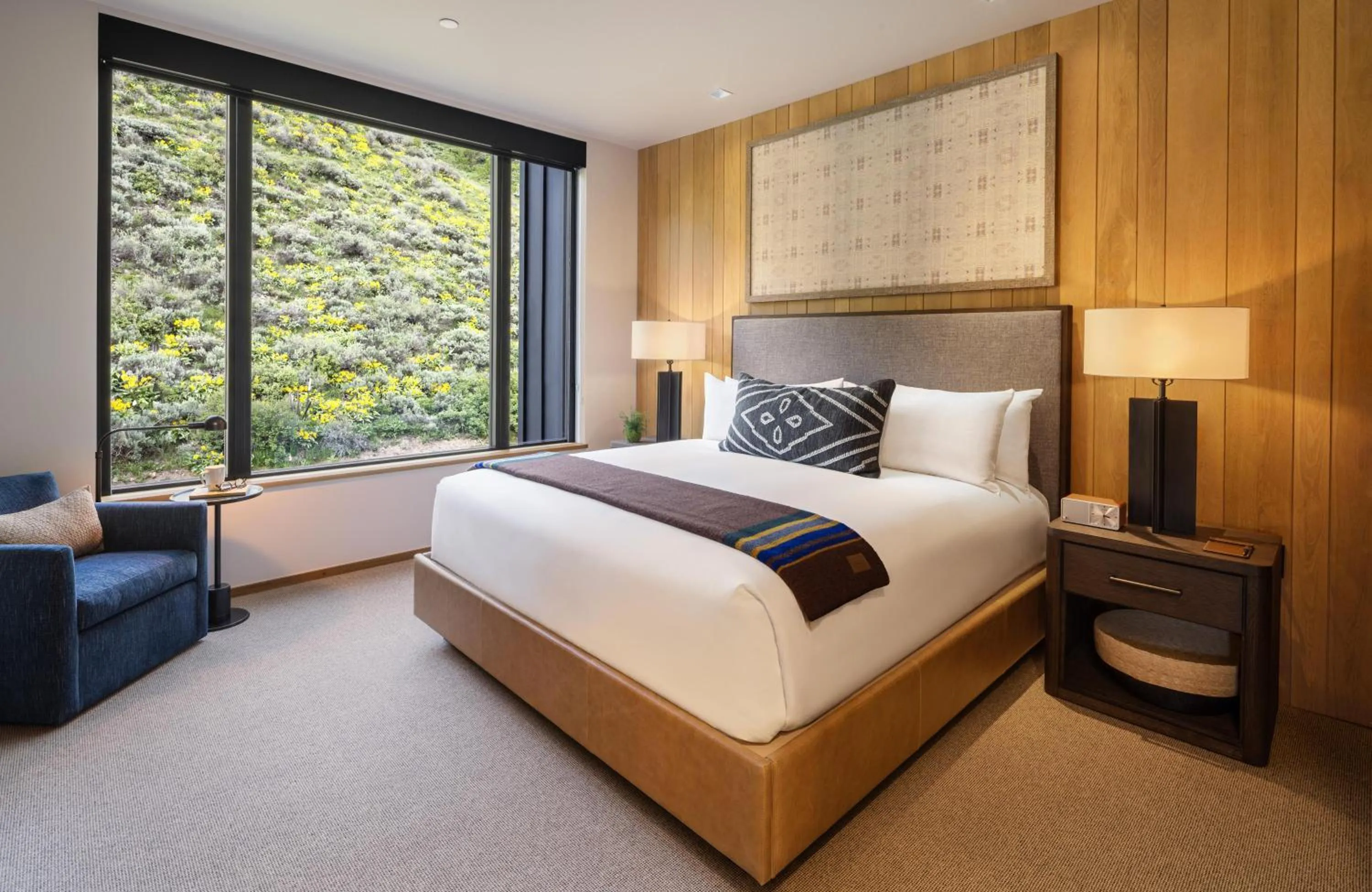 Bedroom, Bed in The Sylvan Lodge at Snake River Sporting Club