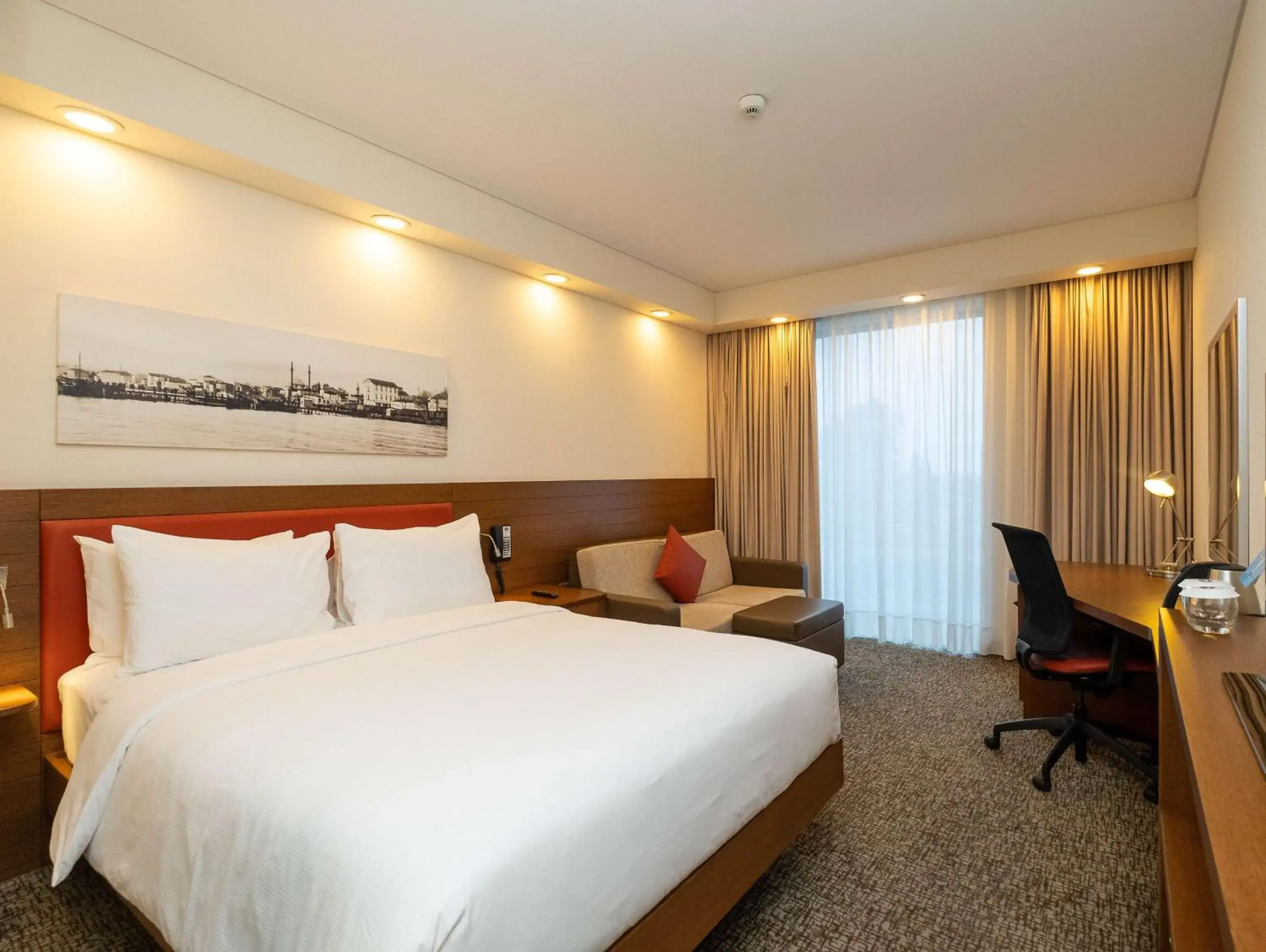 Queen Room with Sofa & Fridge - Non Smoking in Hampton by Hilton Samsun Queen Room with Sofa & Fridge - Non Smoking in Hampton by Hilton Samsun