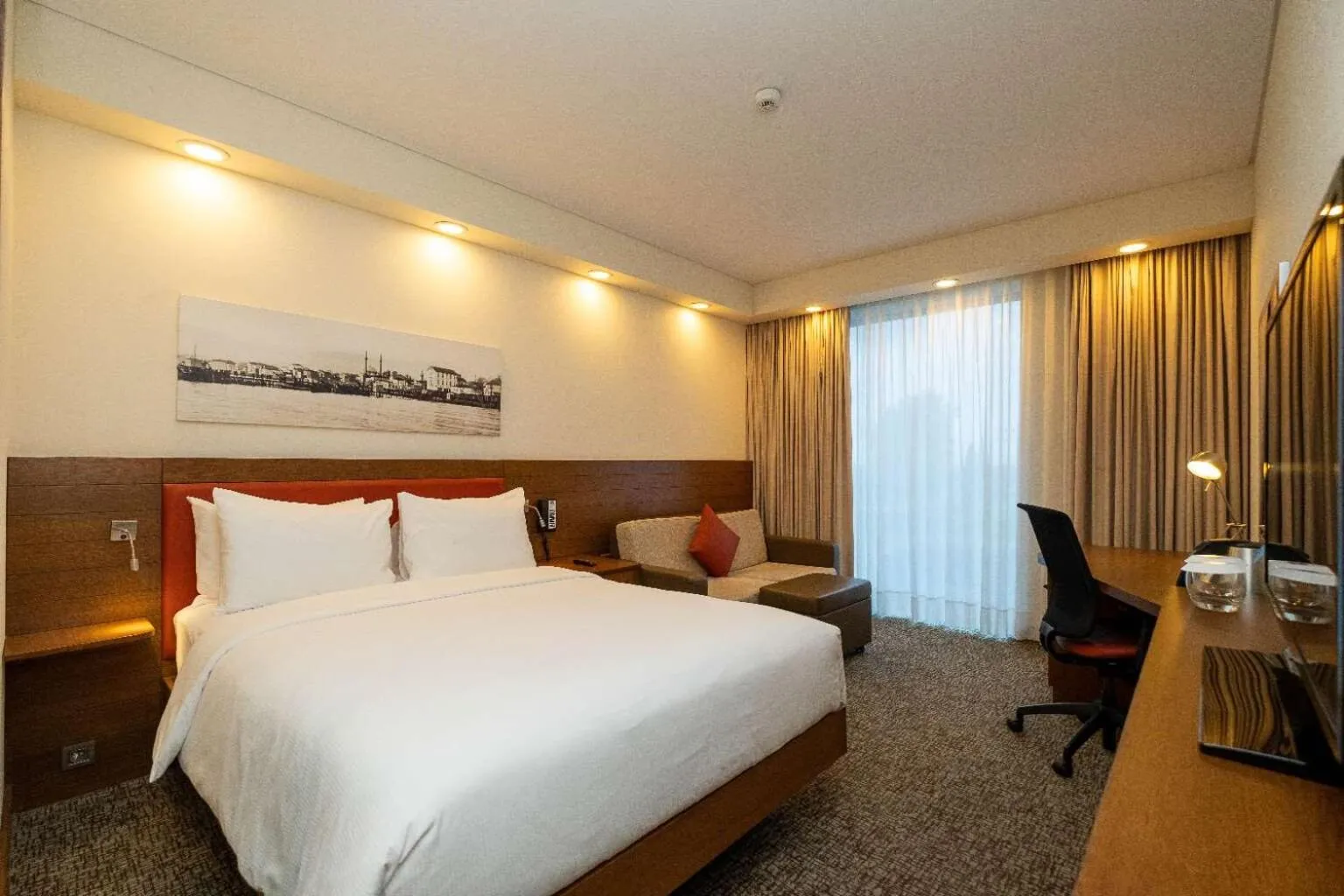 Living room, Bed in Hampton by Hilton Samsun